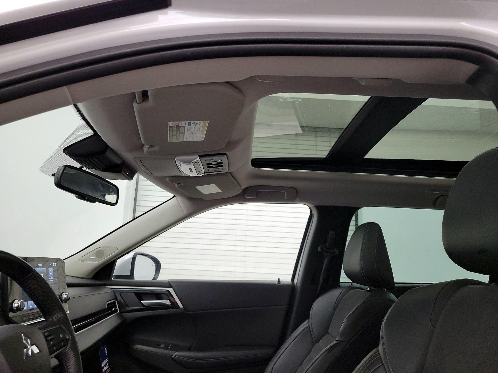 Thumbnail: 2023 Mitsubishi Outlander - 20