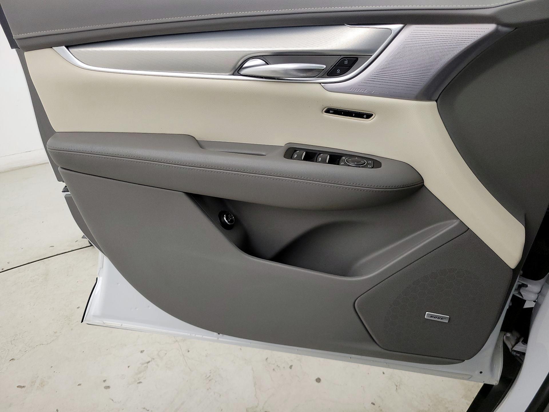 Thumbnail: 2022 Cadillac XT5 - 12