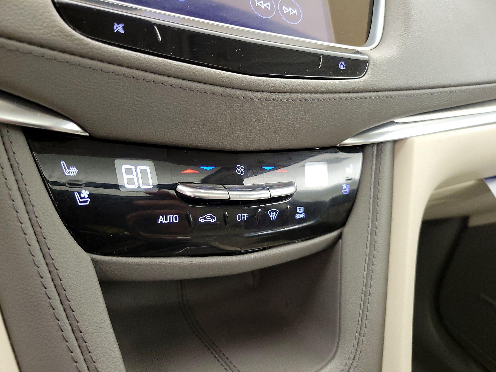 Thumbnail: 2022 Cadillac XT5 - 17
