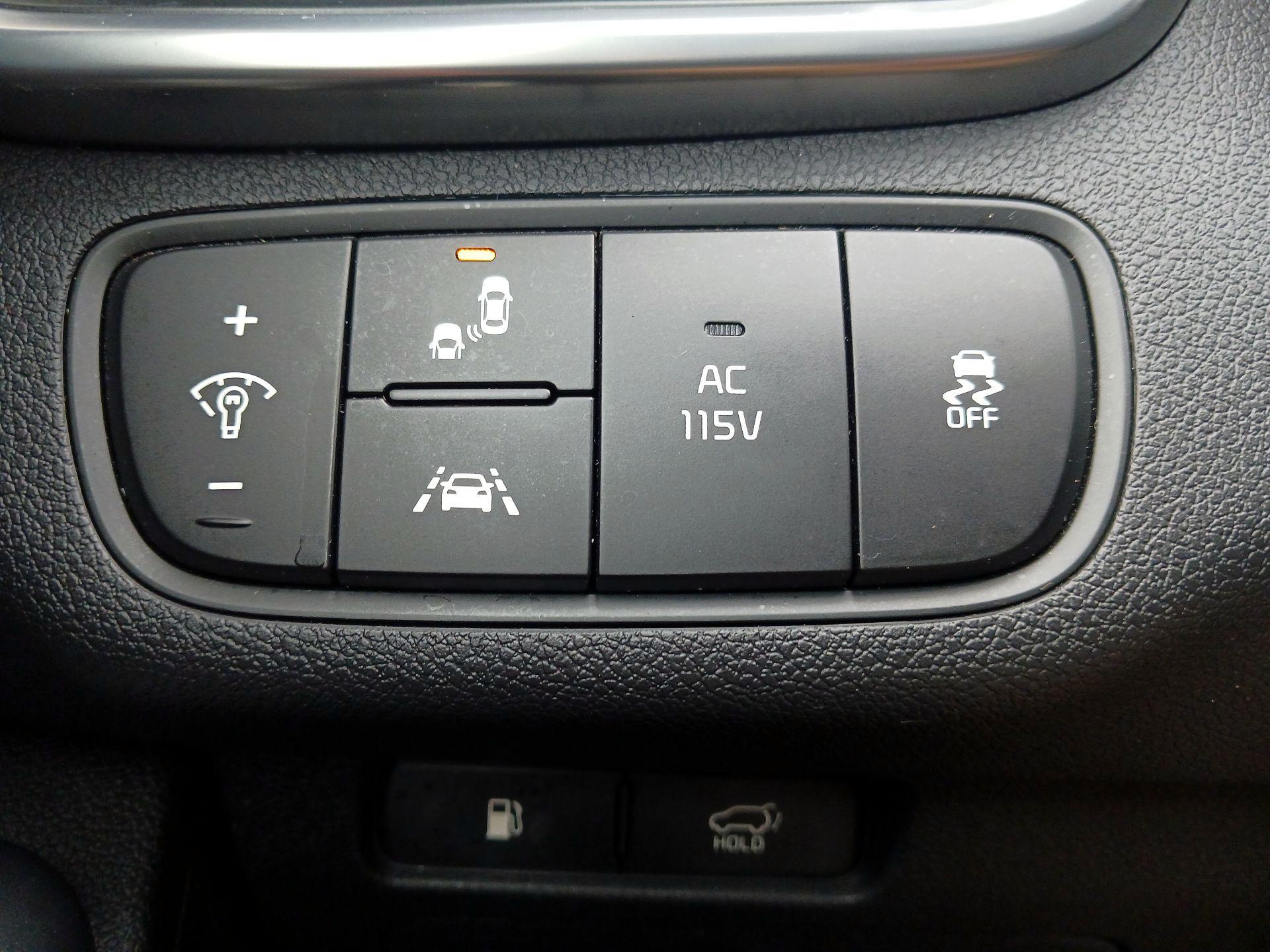 Thumbnail: 2016 Kia Sorento - 11