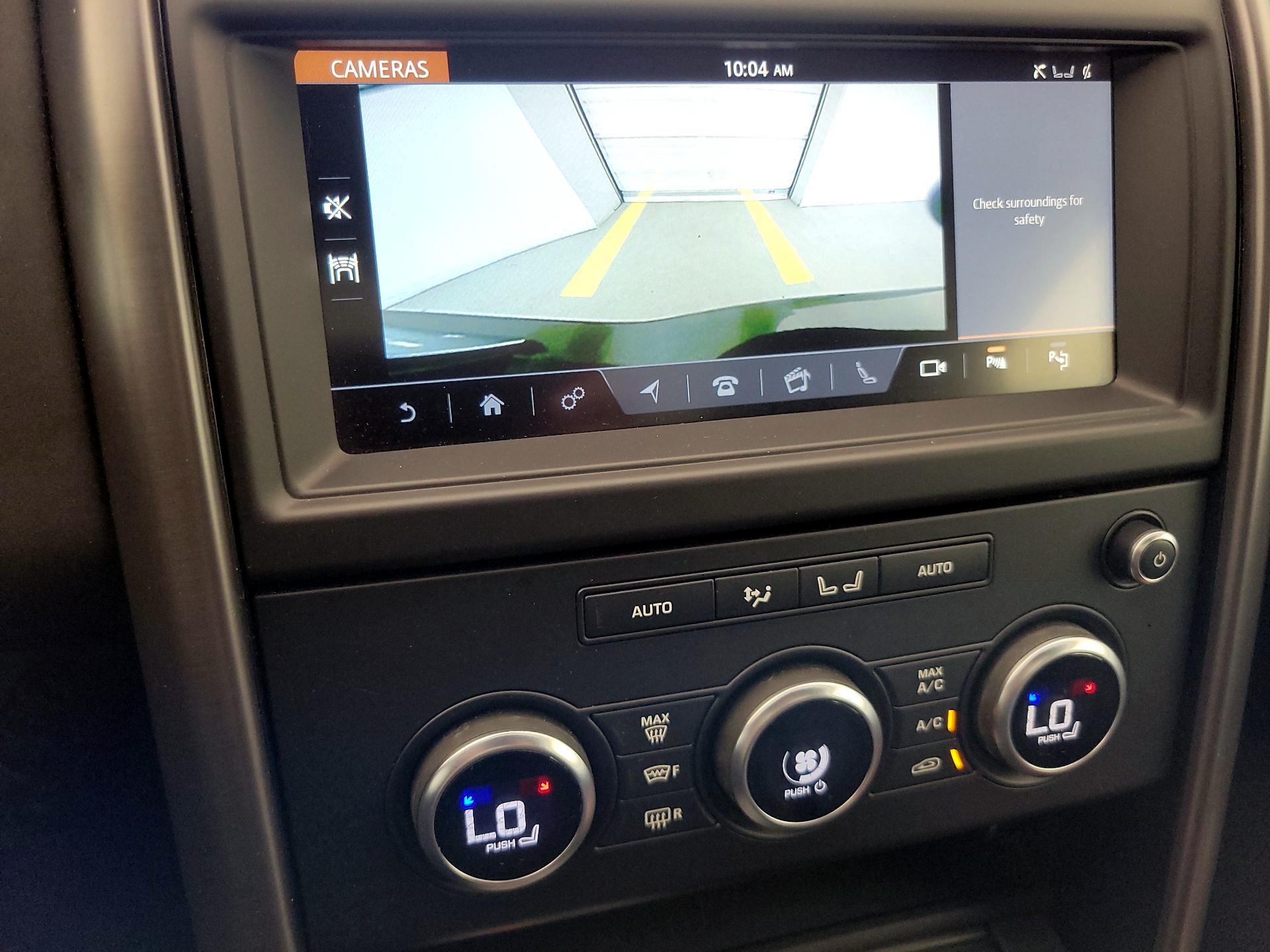 Thumbnail: 2020 Land Rover Discovery - 15
