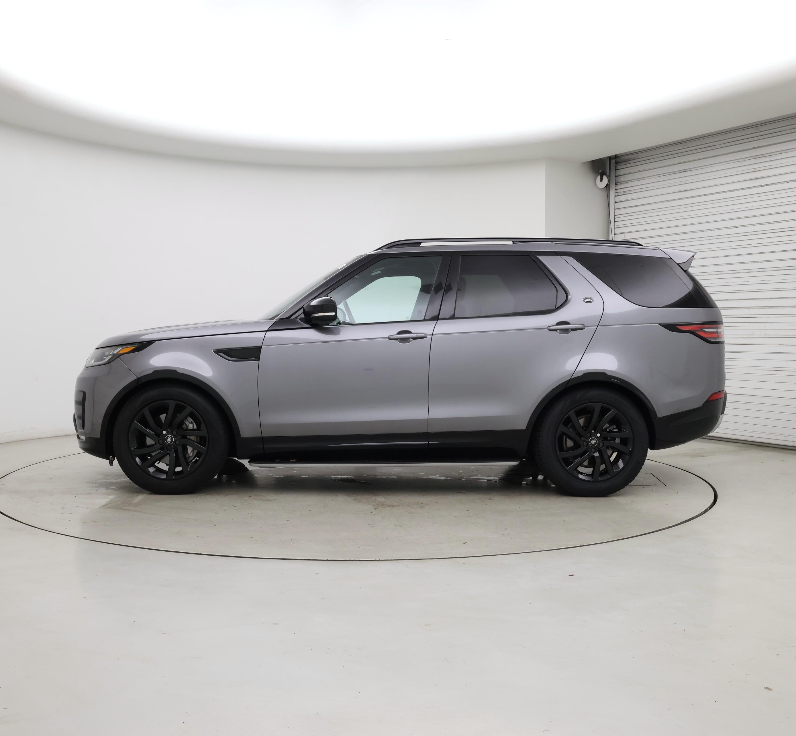 Thumbnail: 2020 Land Rover Discovery - 3