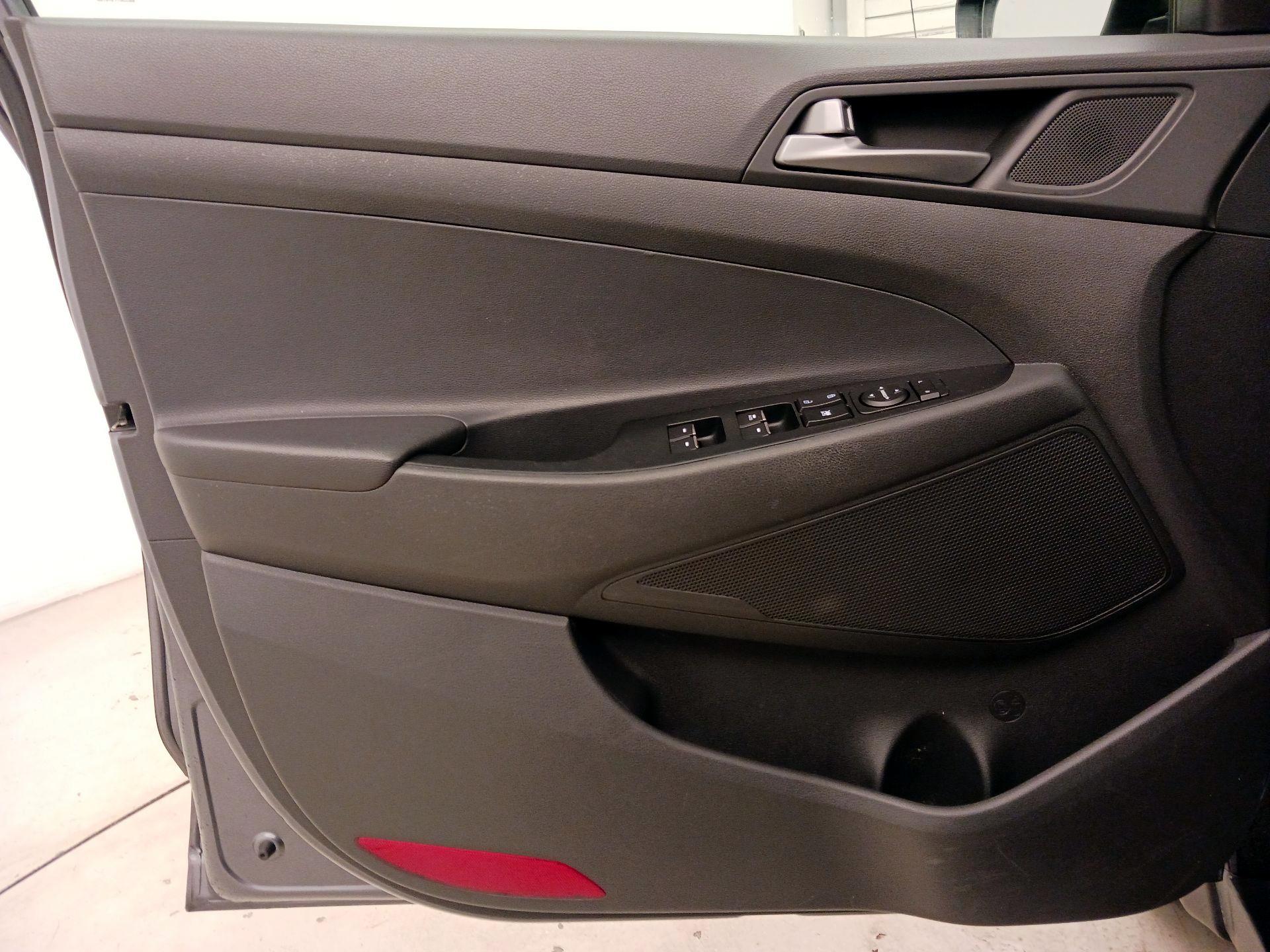 Thumbnail: 2016 Hyundai Tucson - 12