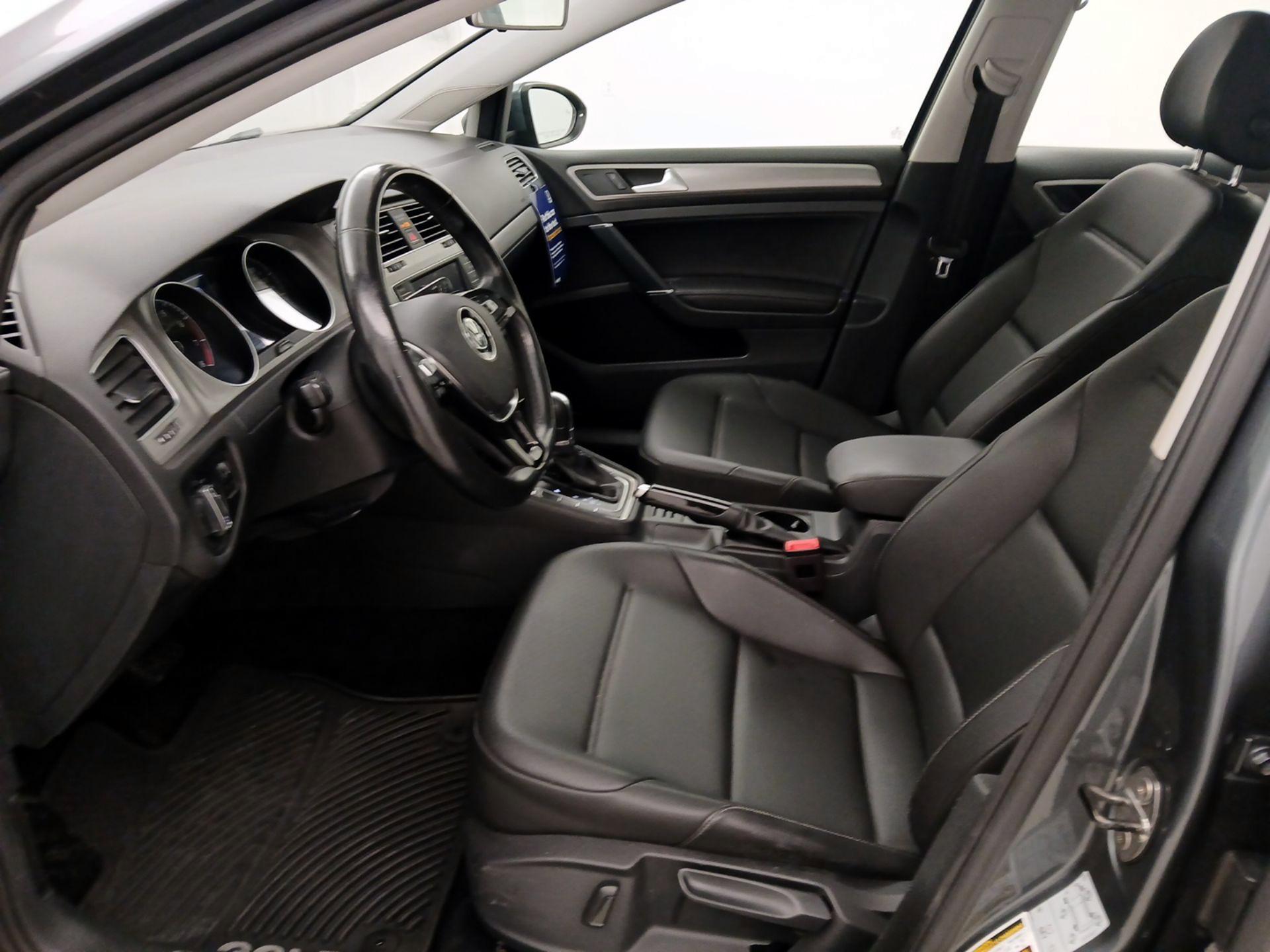 Thumbnail: 2017 Volkswagen Golf - 11