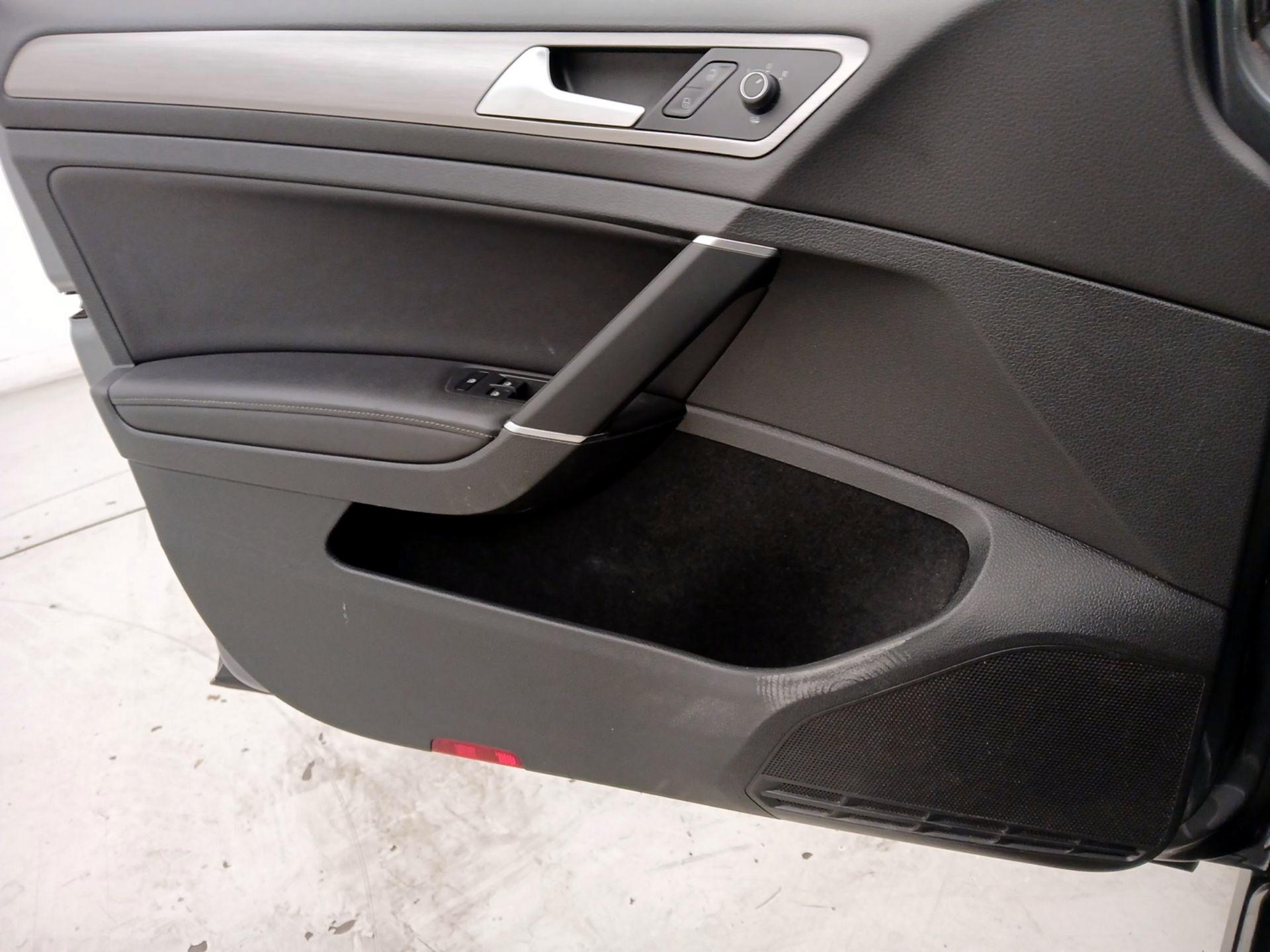 Thumbnail: 2017 Volkswagen Golf - 12