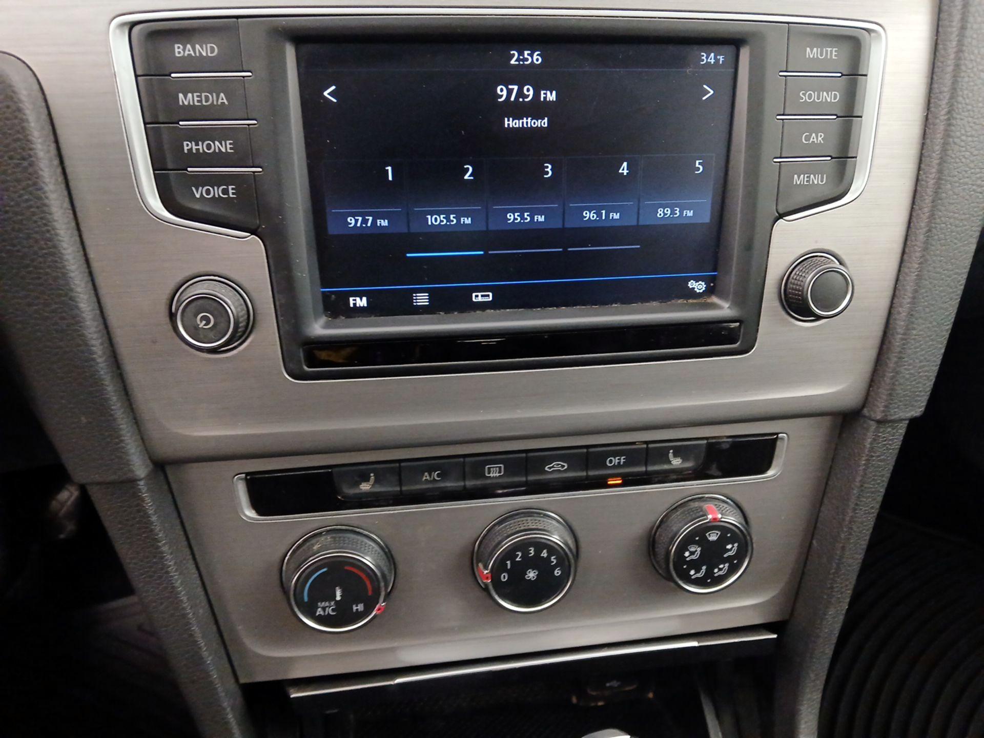 Thumbnail: 2017 Volkswagen Golf - 15