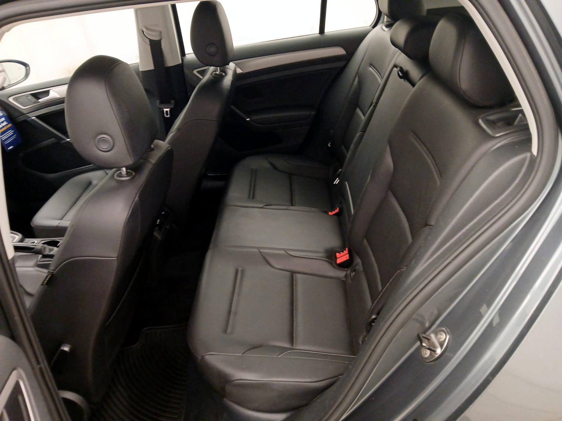 Thumbnail: 2017 Volkswagen Golf - 20