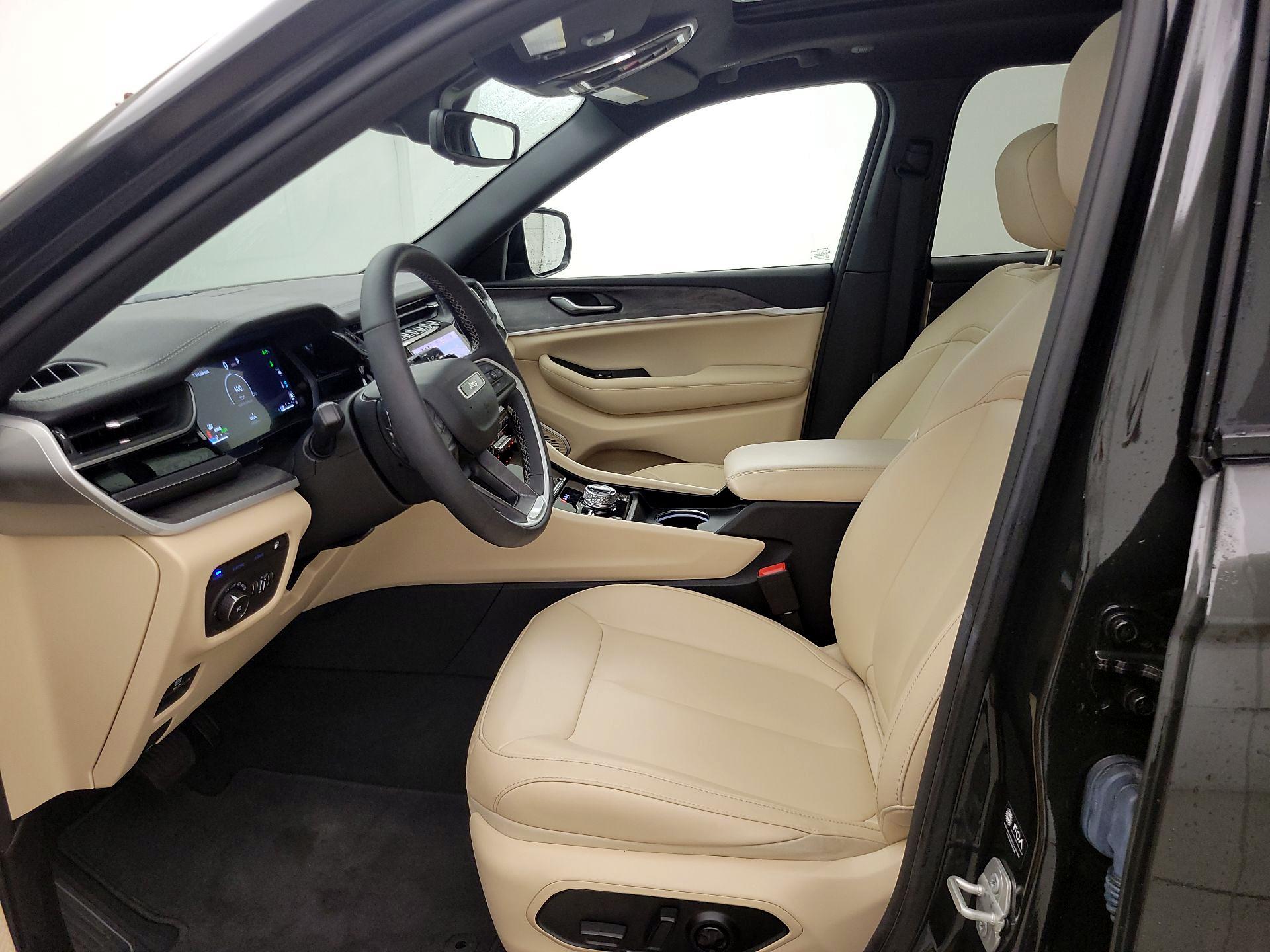 Thumbnail: 2023 Jeep Grand Cherokee - 11