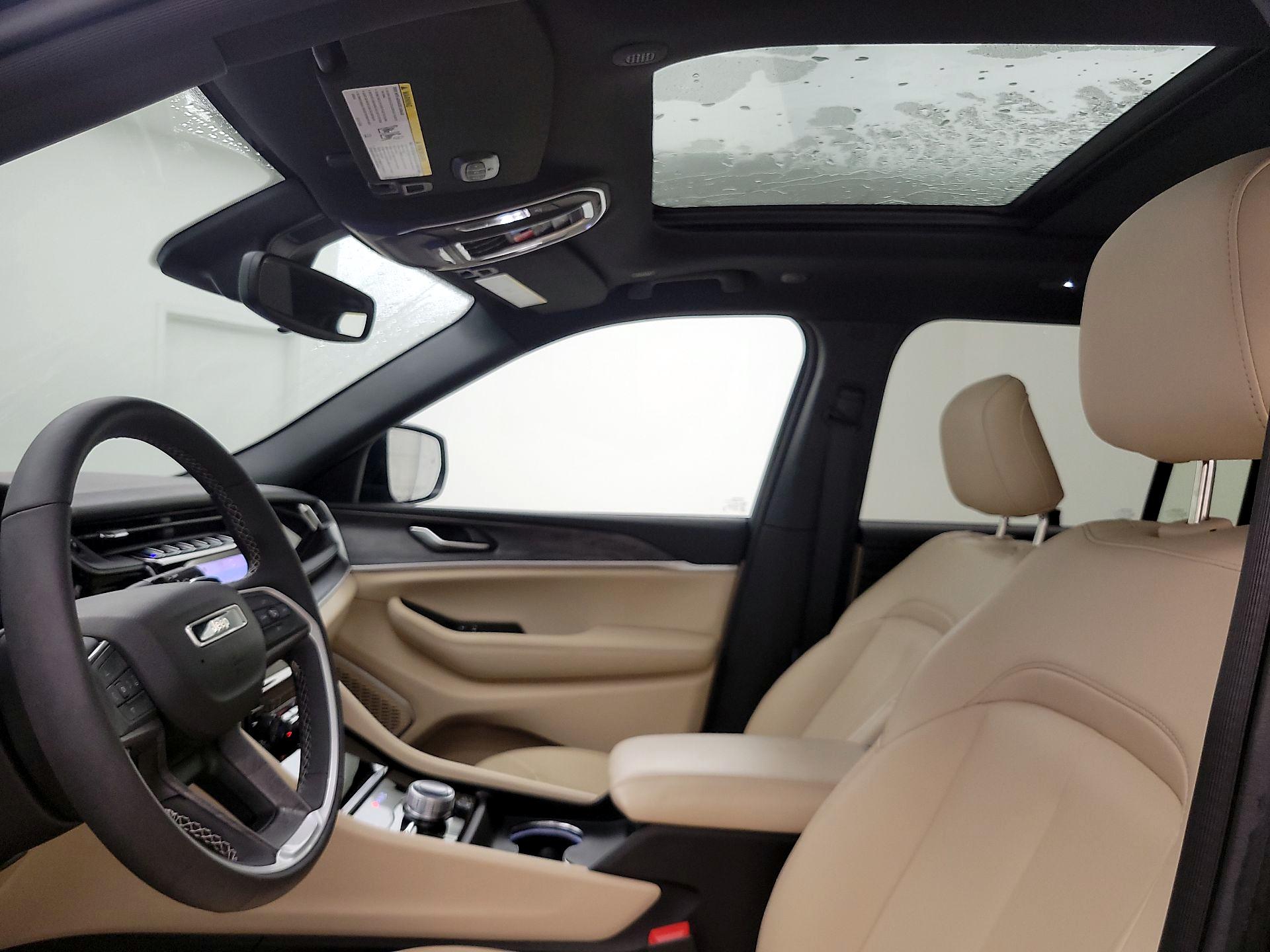 Thumbnail: 2023 Jeep Grand Cherokee - 20