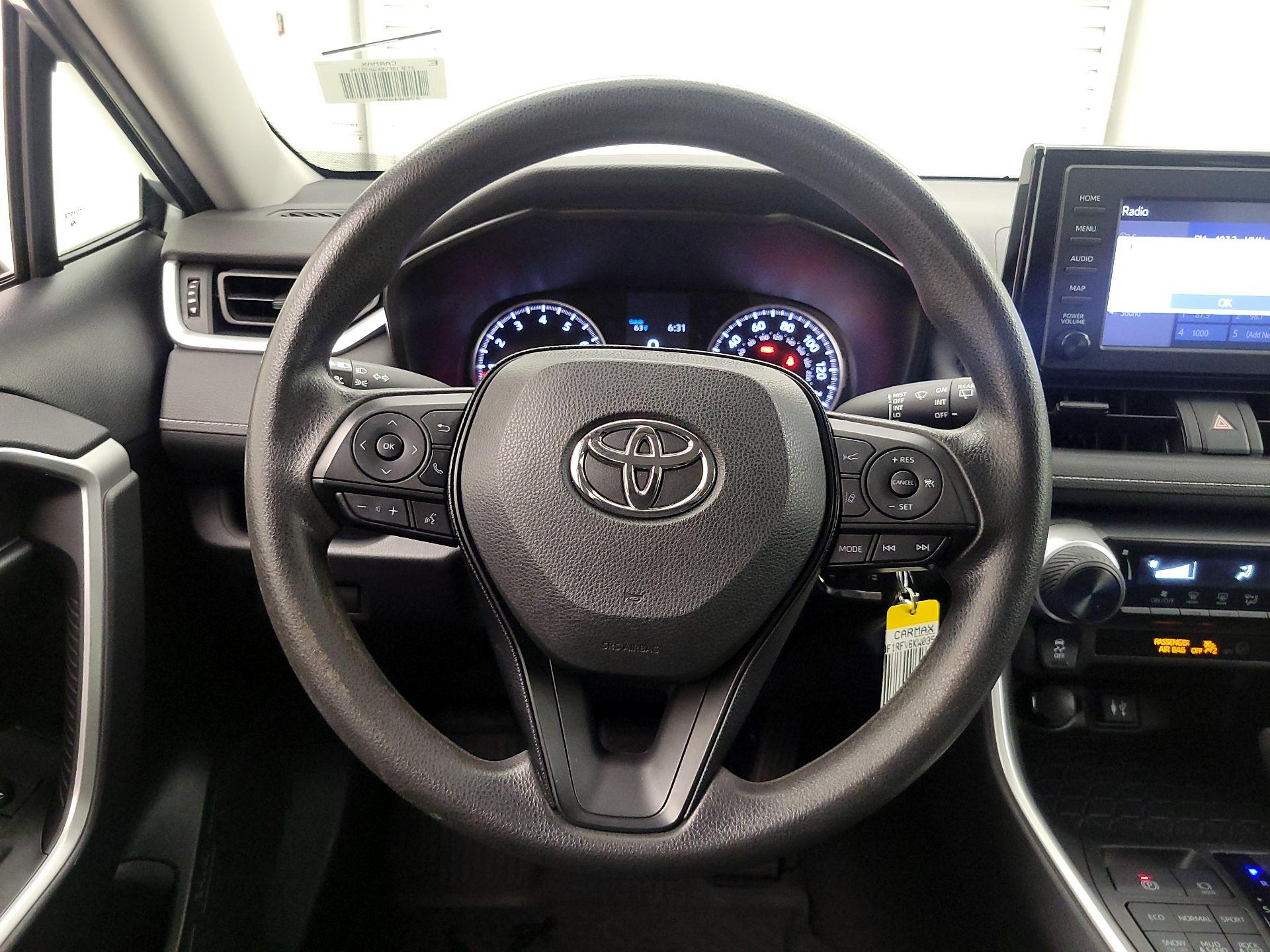 Thumbnail: 2019 Toyota RAV4 - 10