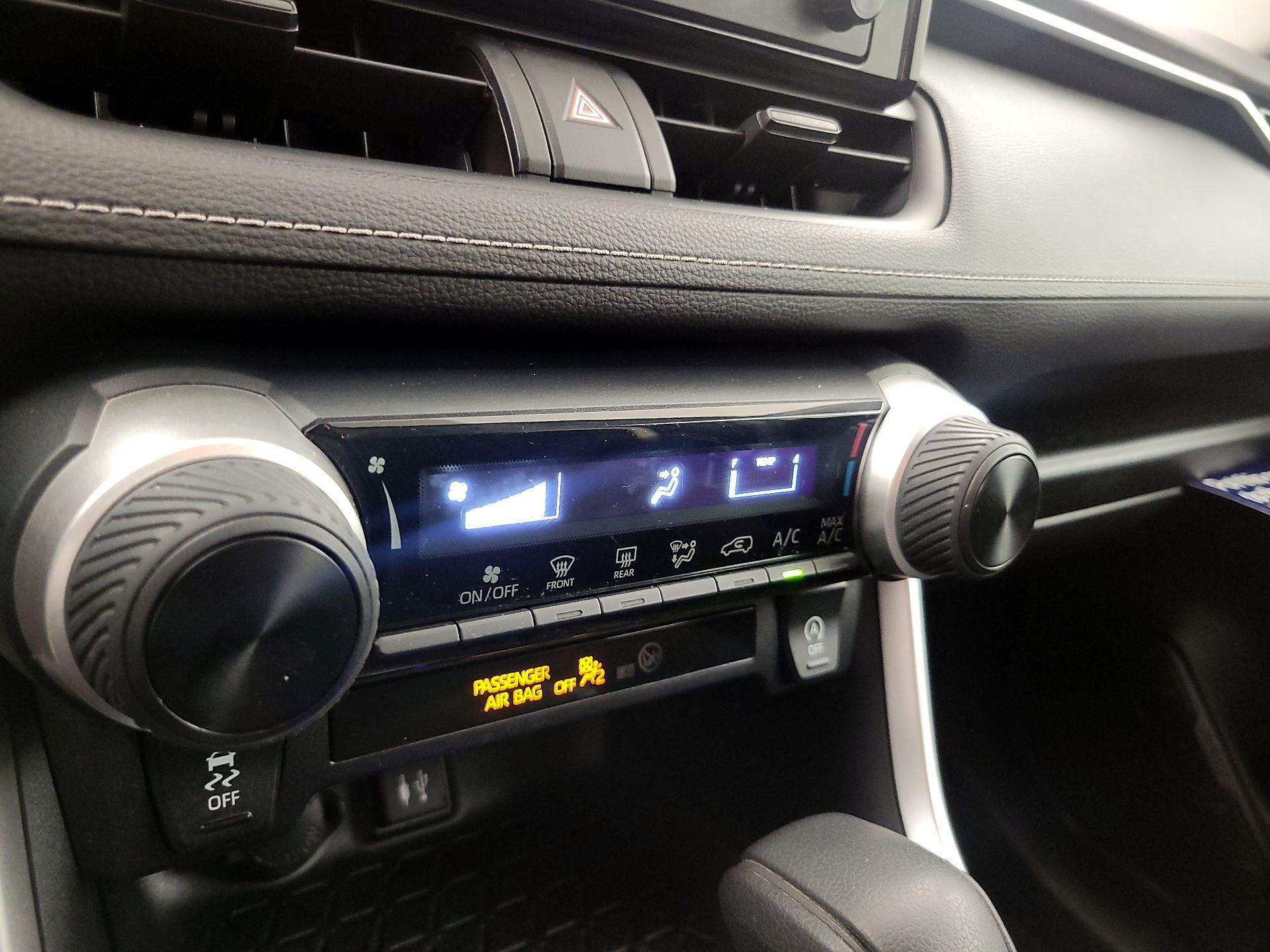 Thumbnail: 2019 Toyota RAV4 - 16