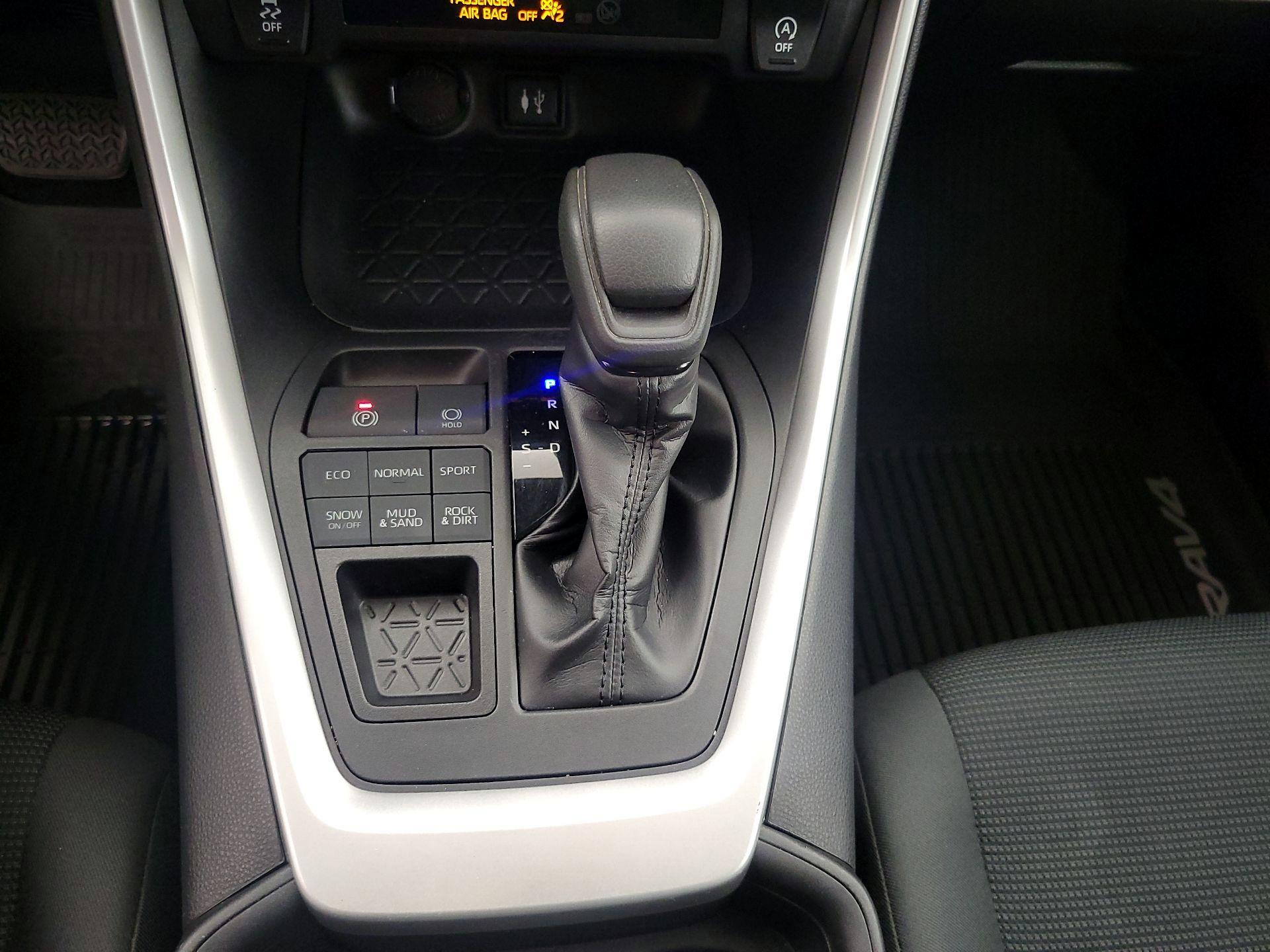 Thumbnail: 2019 Toyota RAV4 - 17