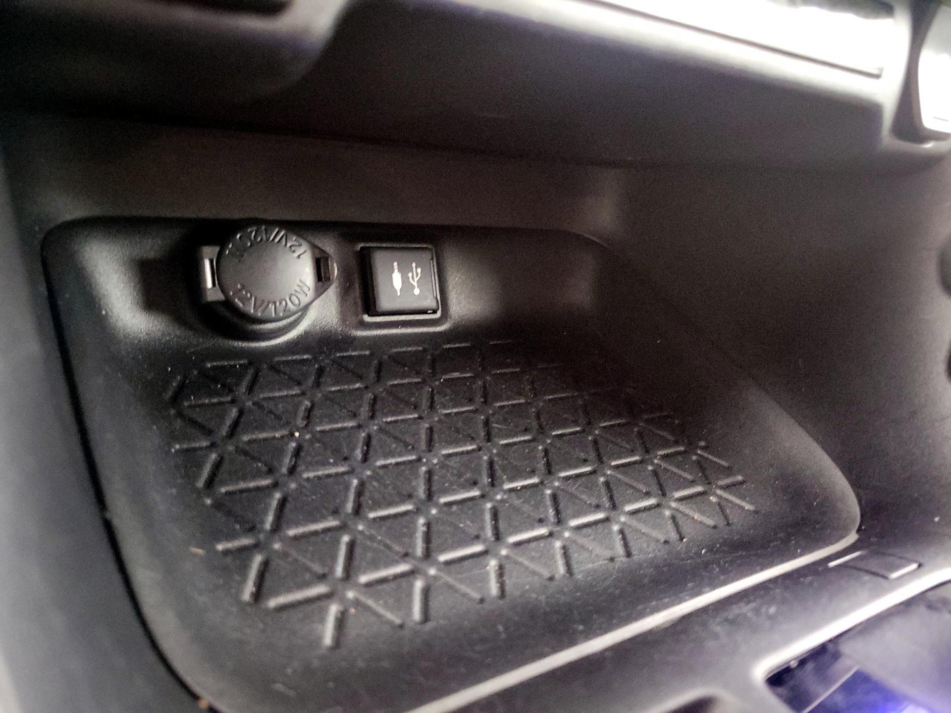 Thumbnail: 2019 Toyota RAV4 - 18