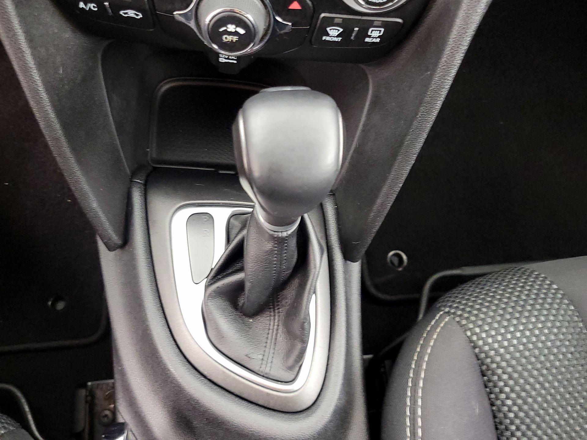 Thumbnail: 2015 Dodge Dart - 17
