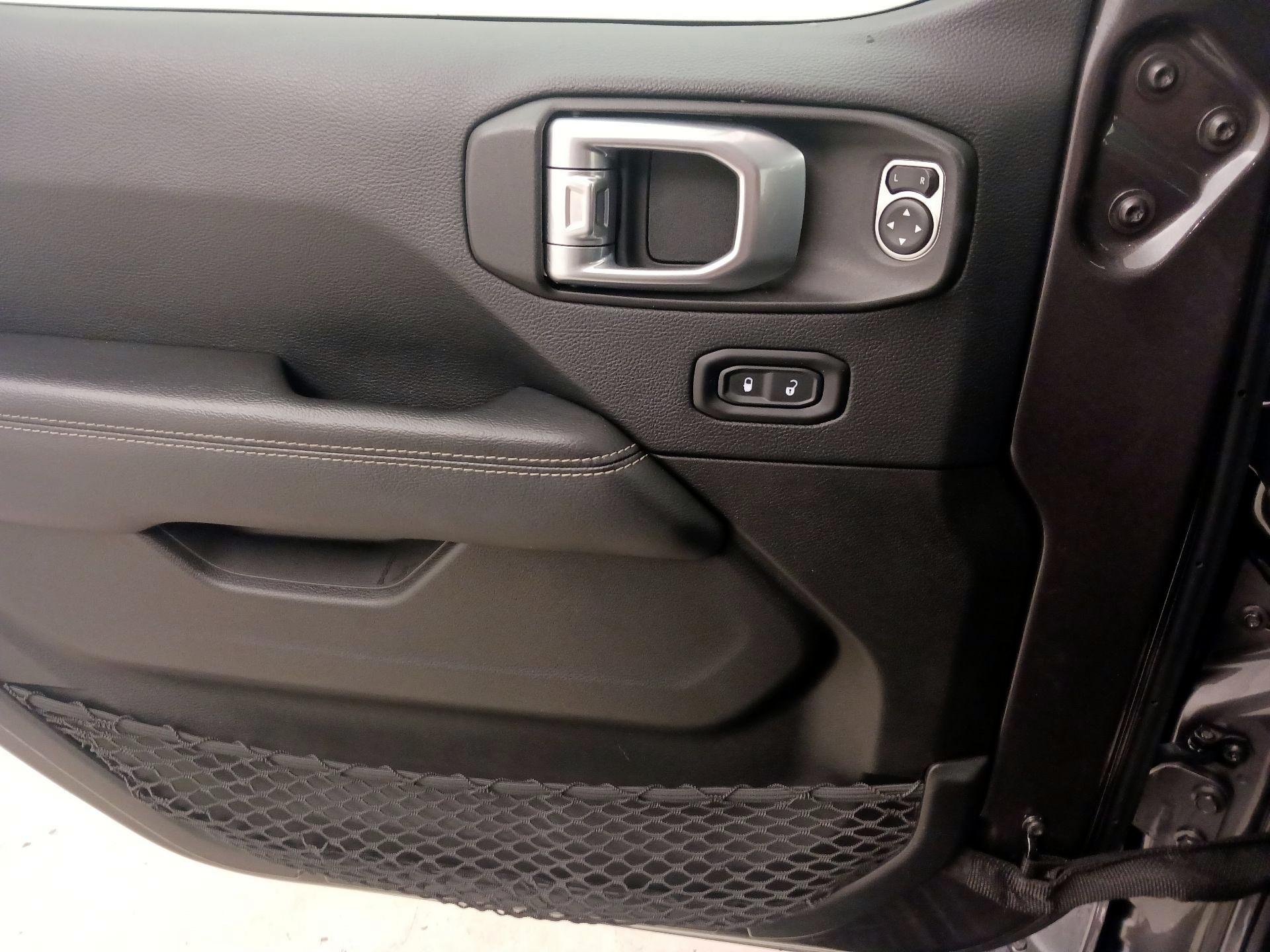 Thumbnail: 2019 Jeep Wrangler - 12