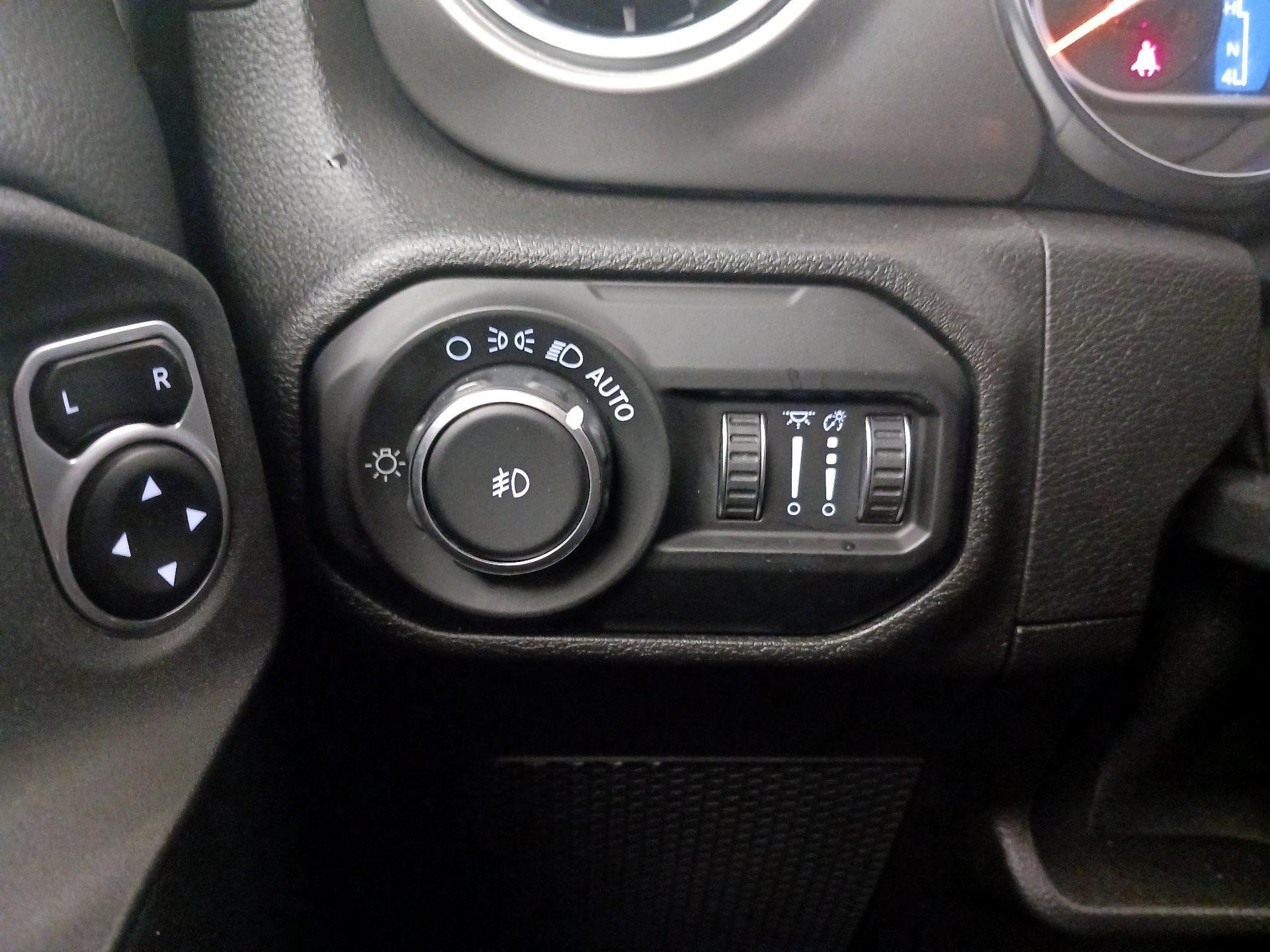 Thumbnail: 2019 Jeep Wrangler - 13