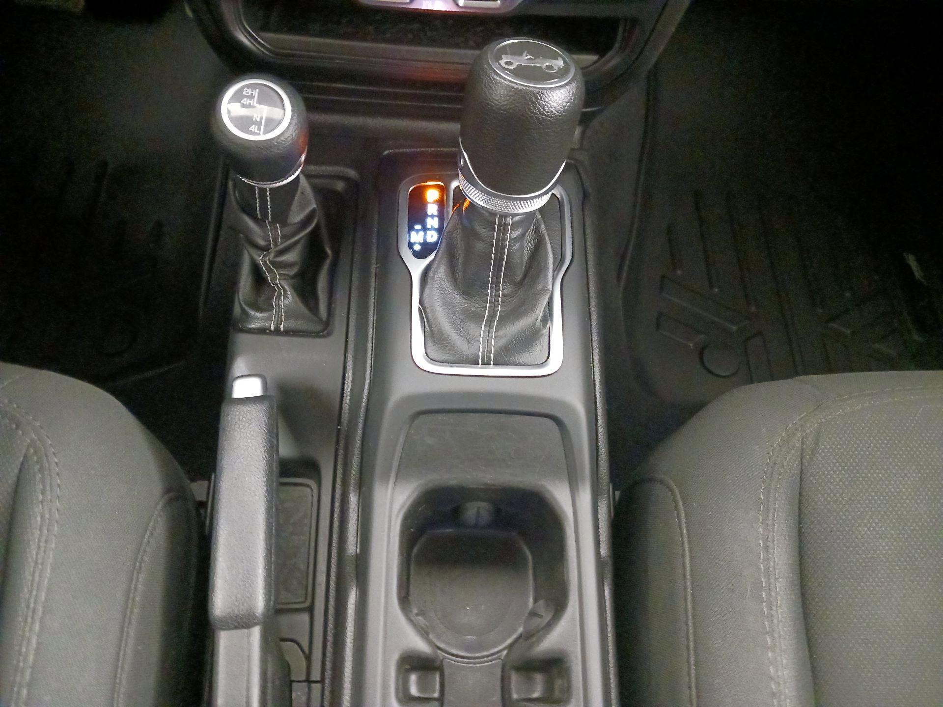 Thumbnail: 2019 Jeep Wrangler - 17