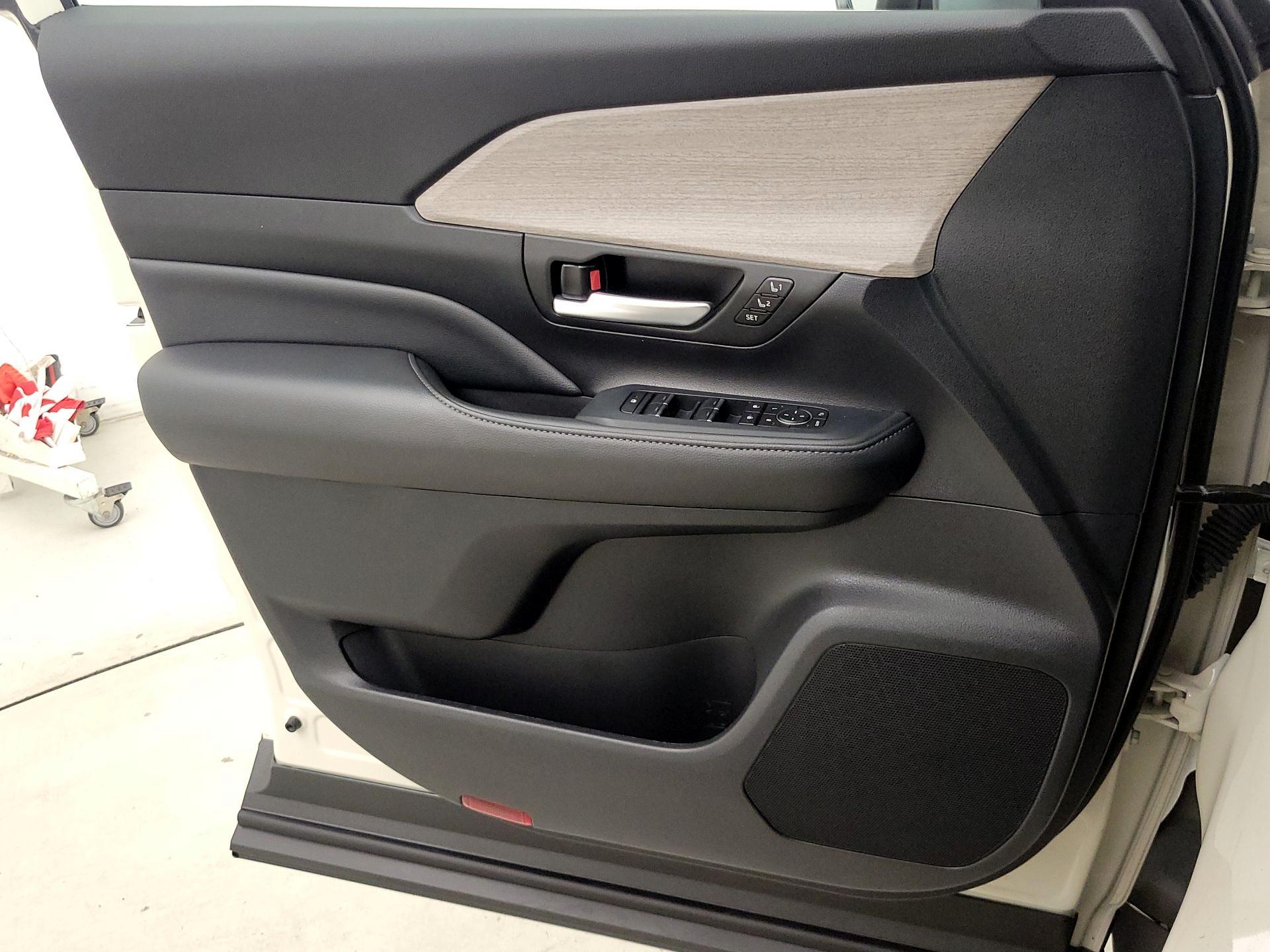 Thumbnail: 2024 Toyota Grand Highlander - 12