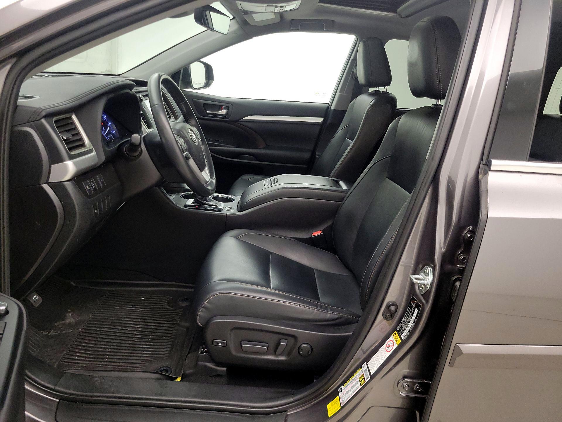 Thumbnail: 2019 Toyota Highlander - 11