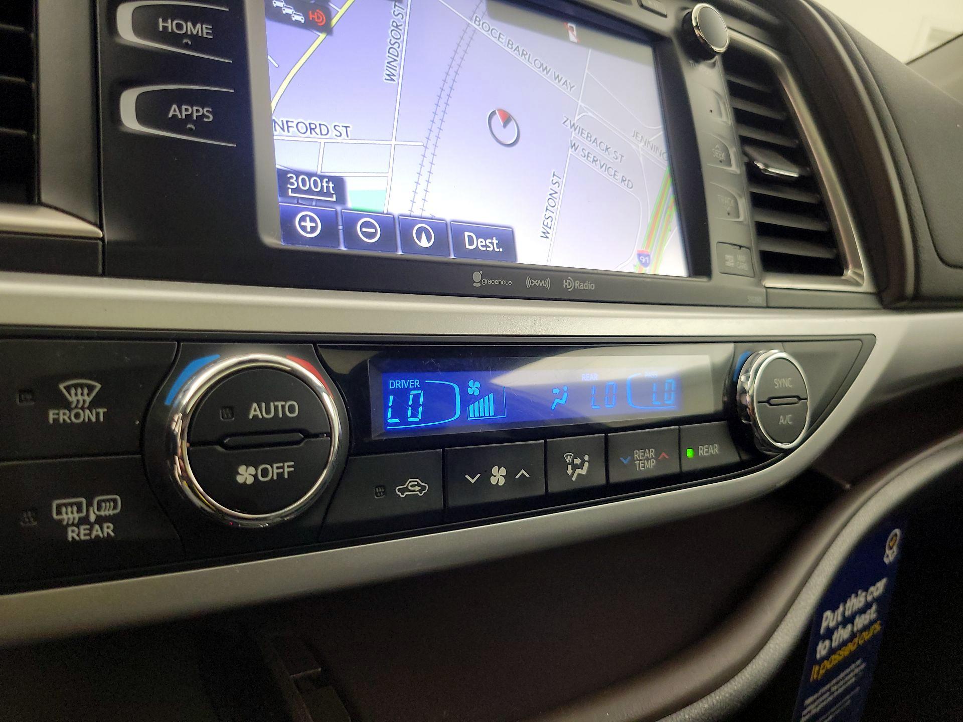 Thumbnail: 2019 Toyota Highlander - 17