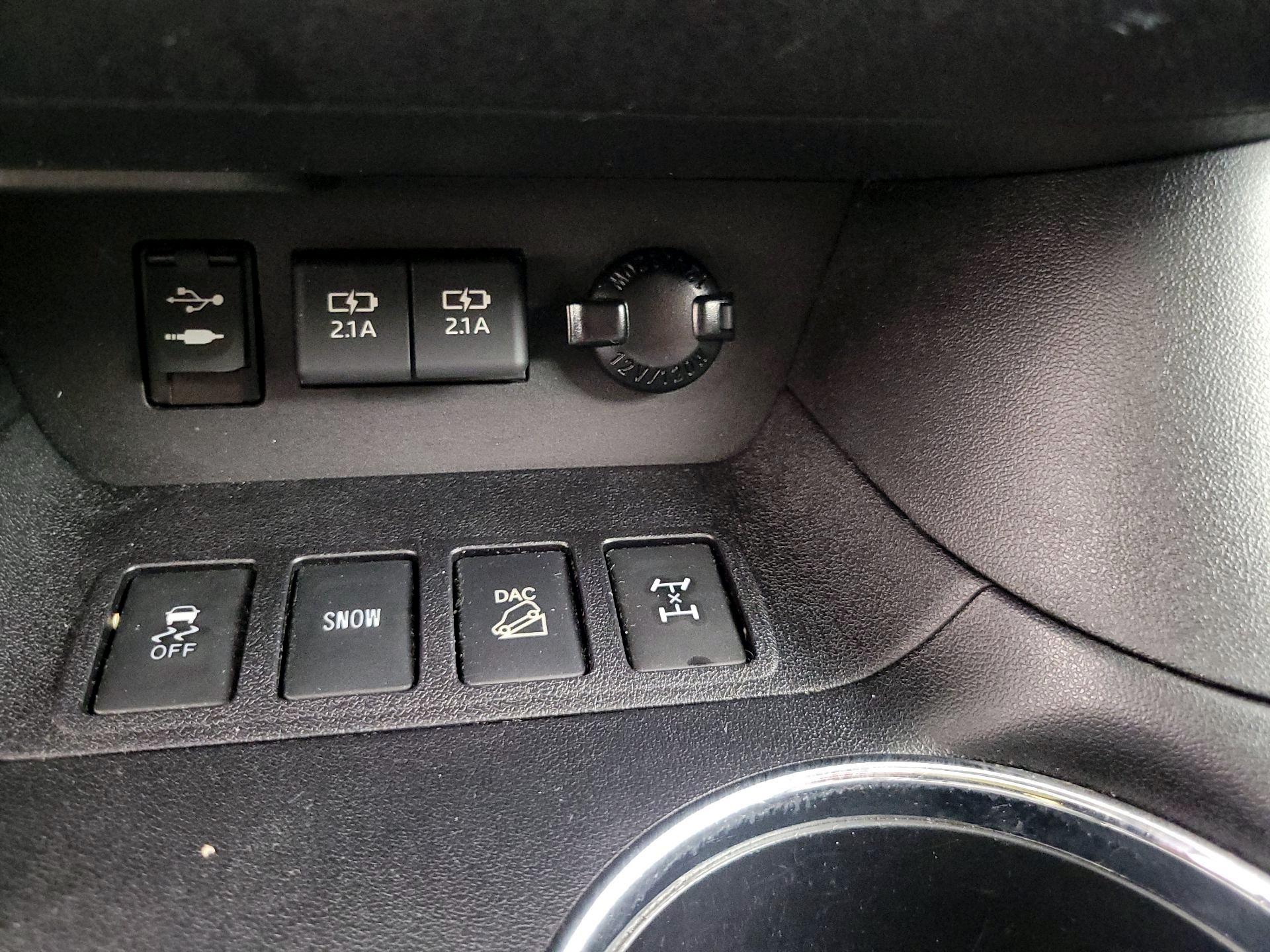 Thumbnail: 2019 Toyota Highlander - 19