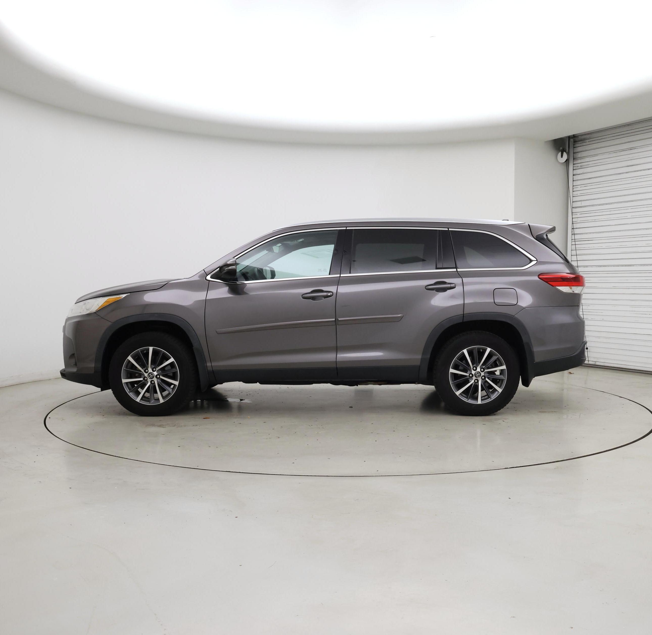 Thumbnail: 2019 Toyota Highlander - 3