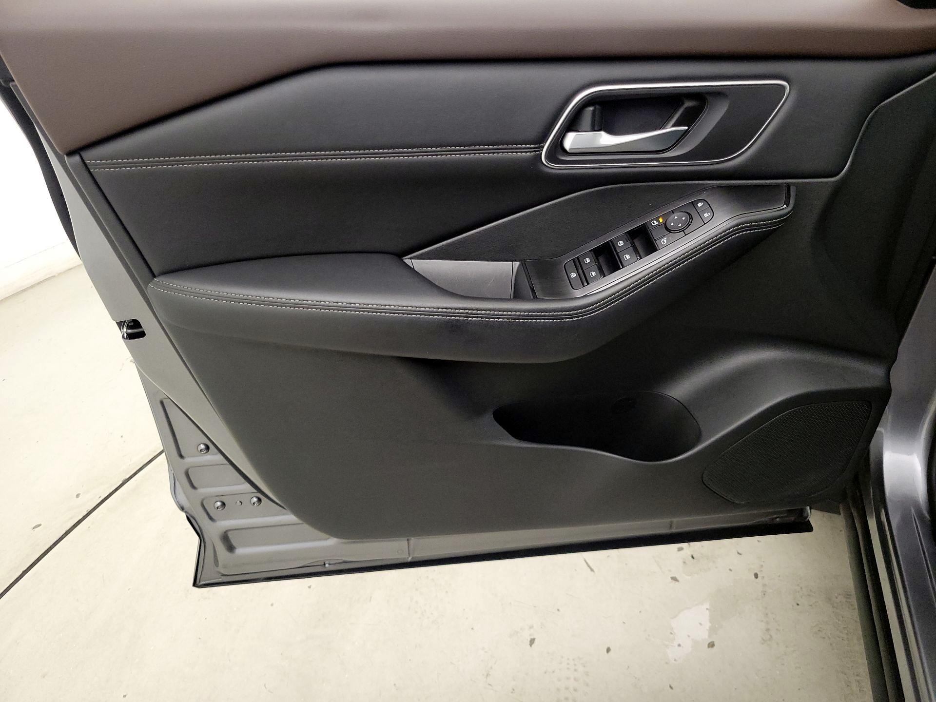 Thumbnail: 2021 Nissan Rogue - 12