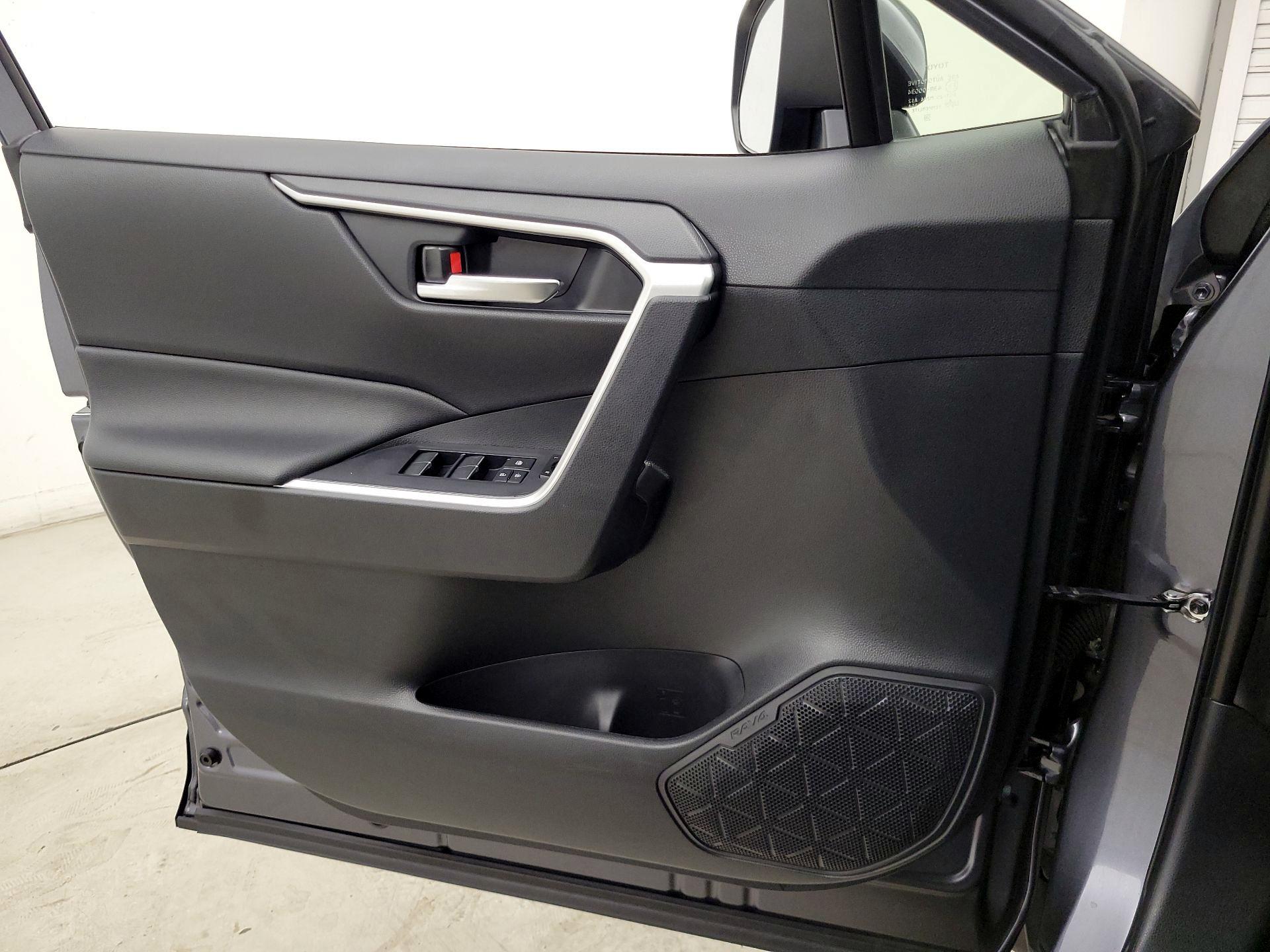 Thumbnail: 2022 Toyota RAV4 - 12