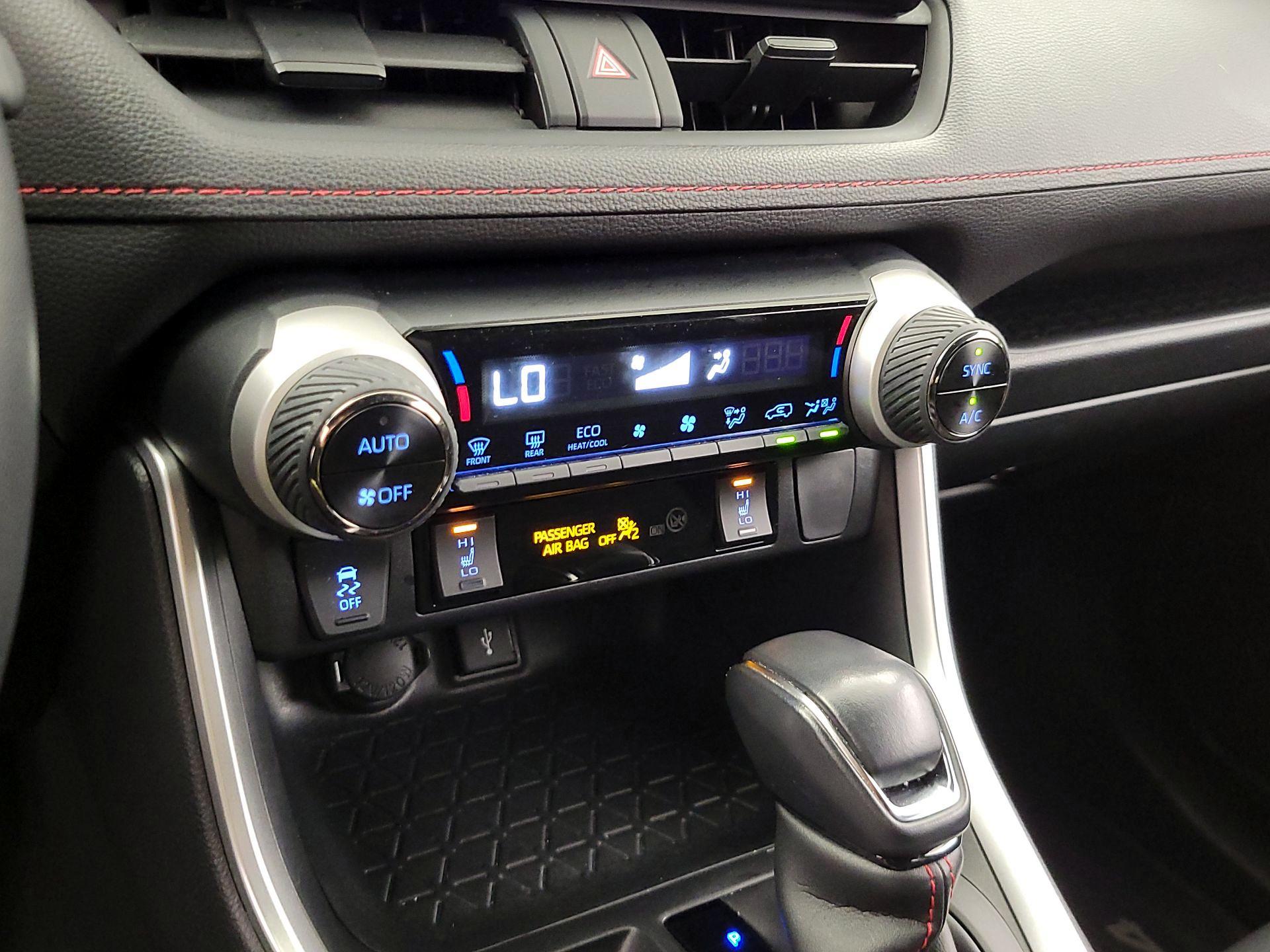 Thumbnail: 2022 Toyota RAV4 - 16