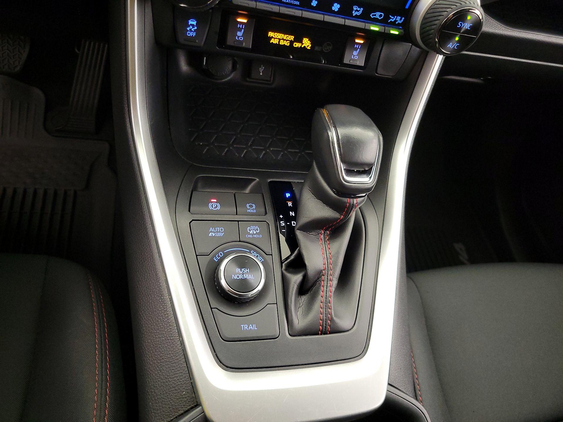 Thumbnail: 2022 Toyota RAV4 - 17