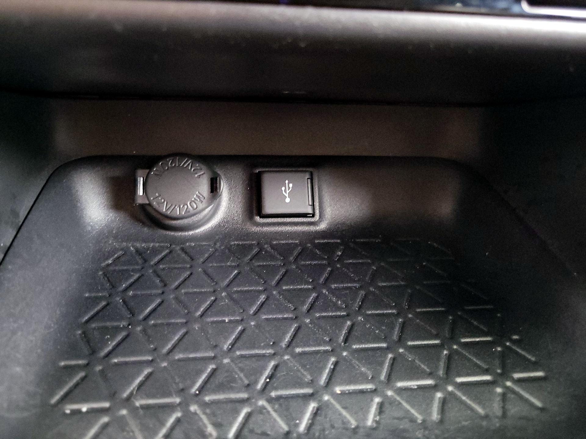 Thumbnail: 2022 Toyota RAV4 - 18