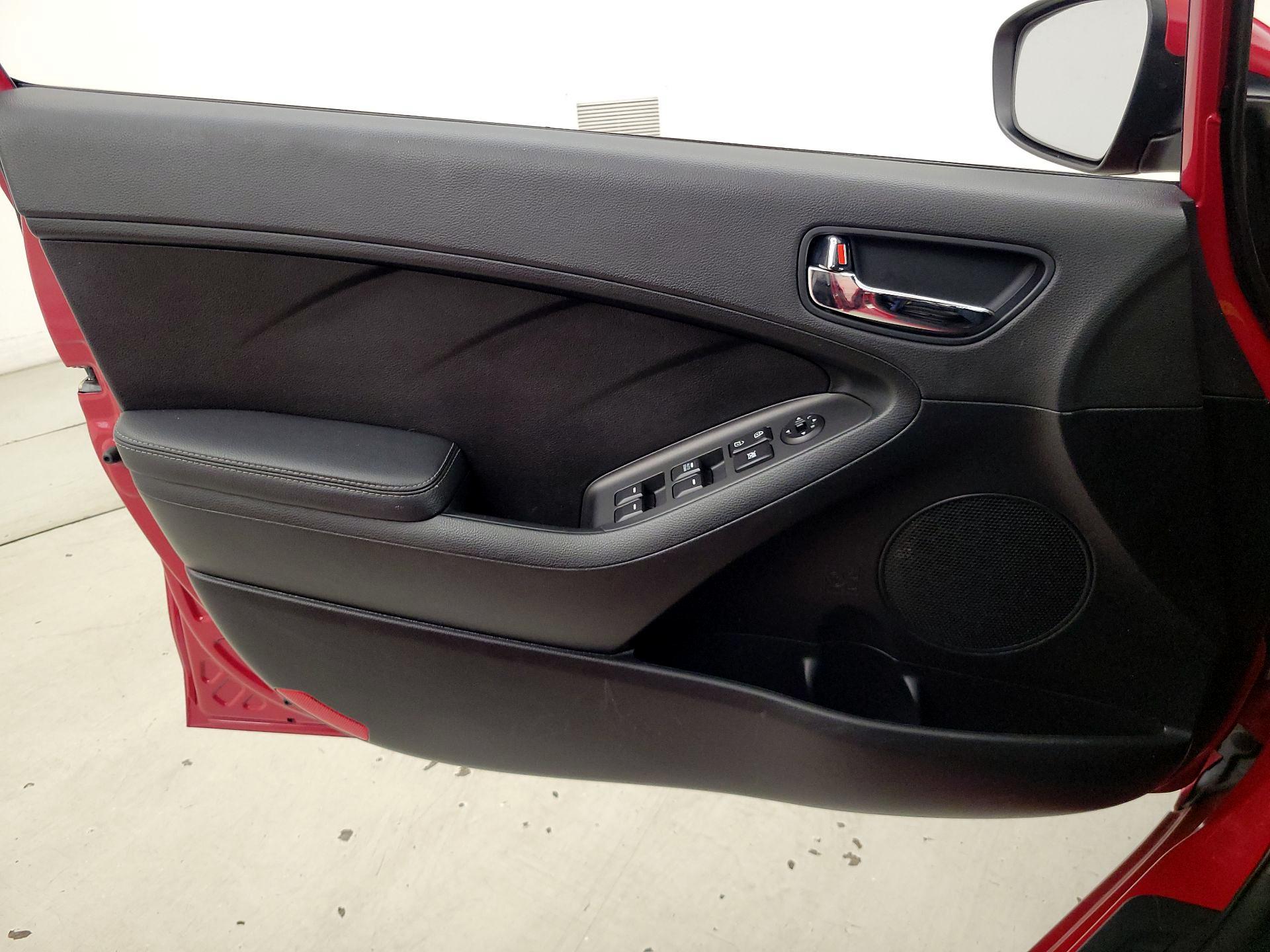 Thumbnail: 2016 Kia Forte - 12