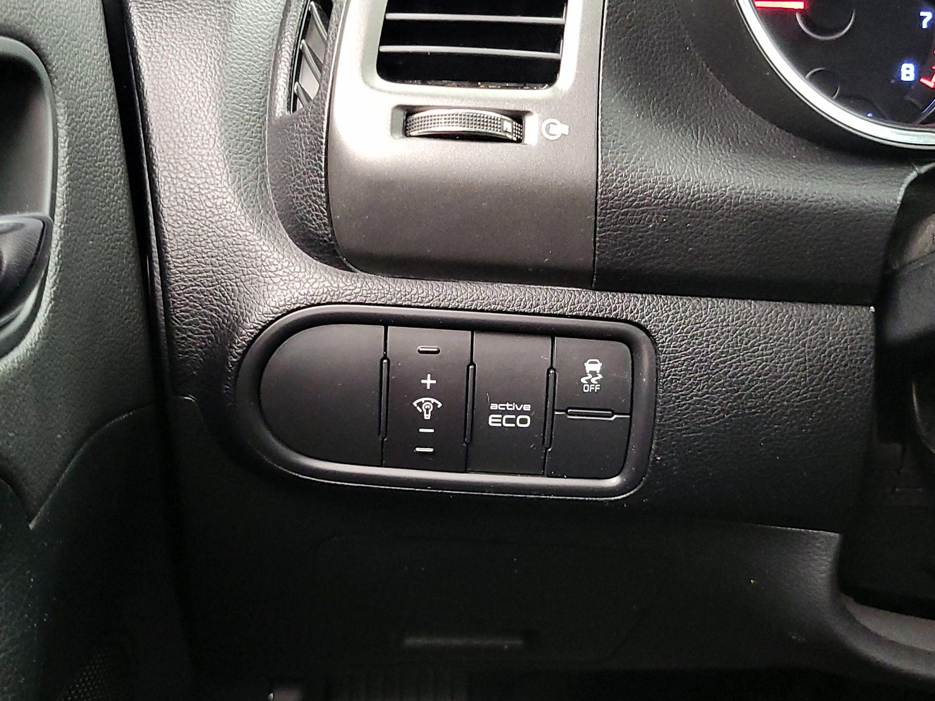Thumbnail: 2016 Kia Forte - 13