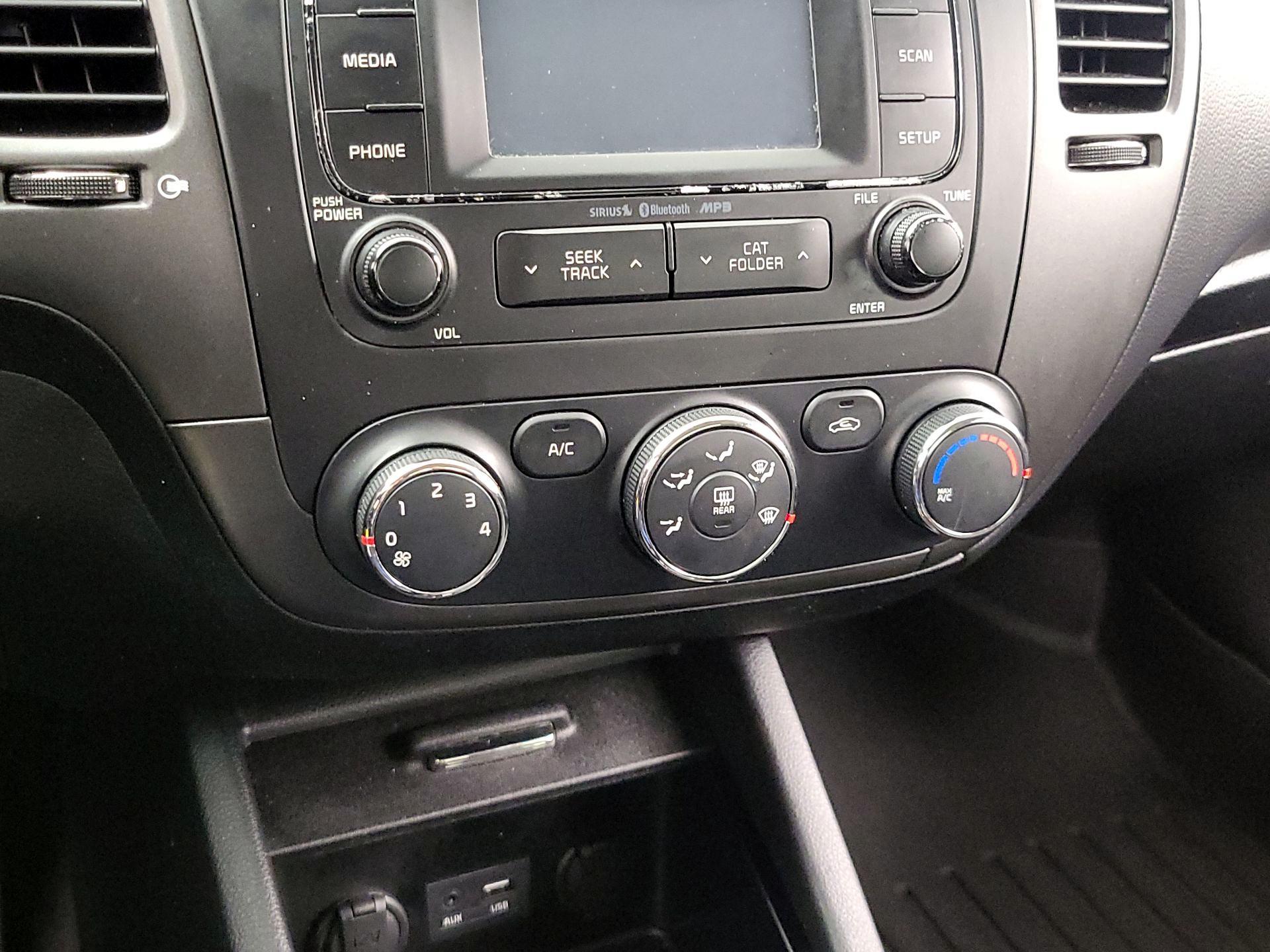 Thumbnail: 2016 Kia Forte - 16