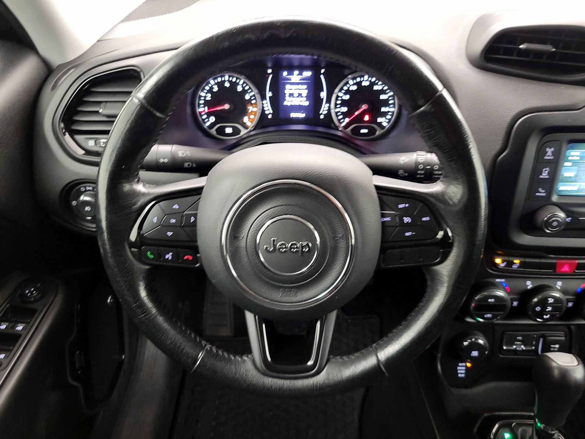Thumbnail: 2016 Jeep Renegade - 10