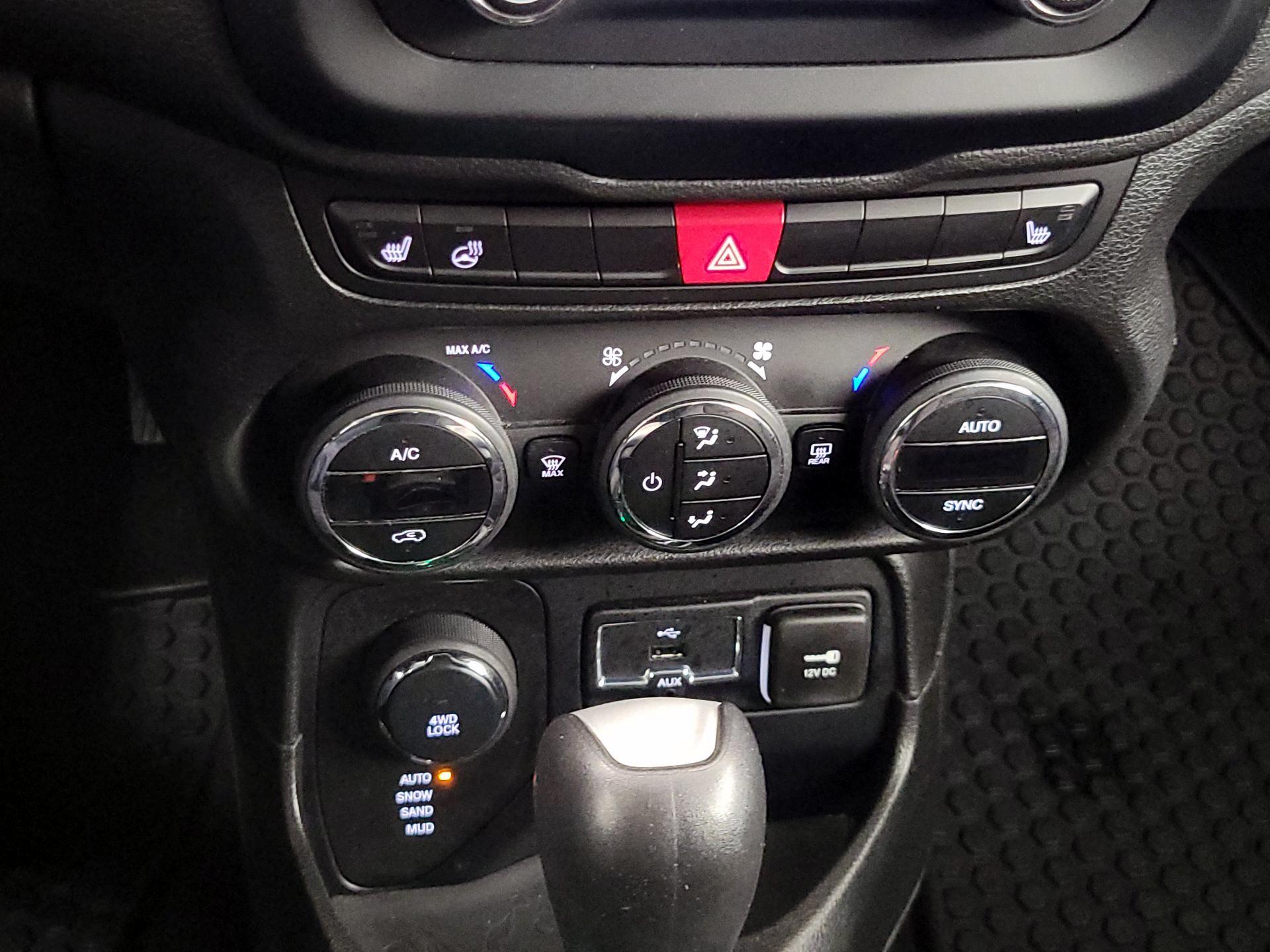 Thumbnail: 2016 Jeep Renegade - 16