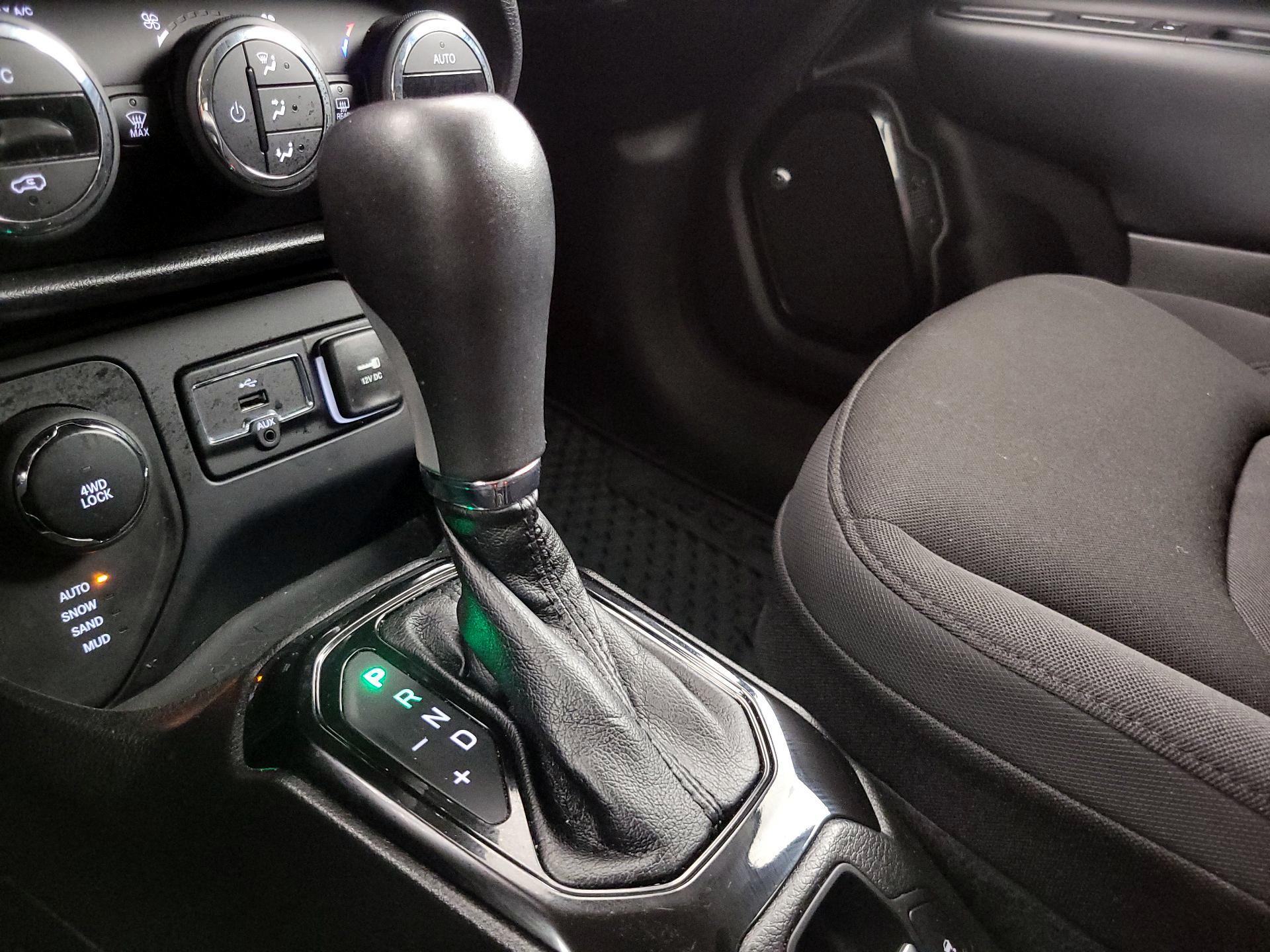 Thumbnail: 2016 Jeep Renegade - 17
