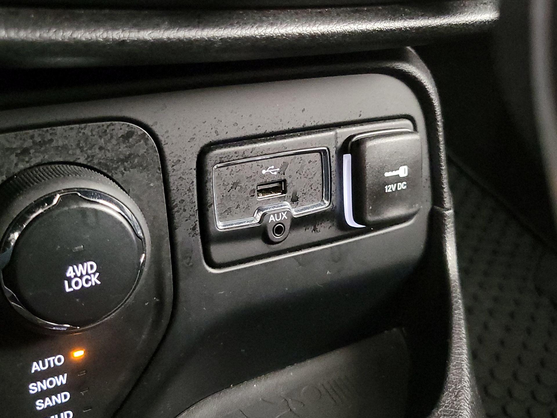 Thumbnail: 2016 Jeep Renegade - 18