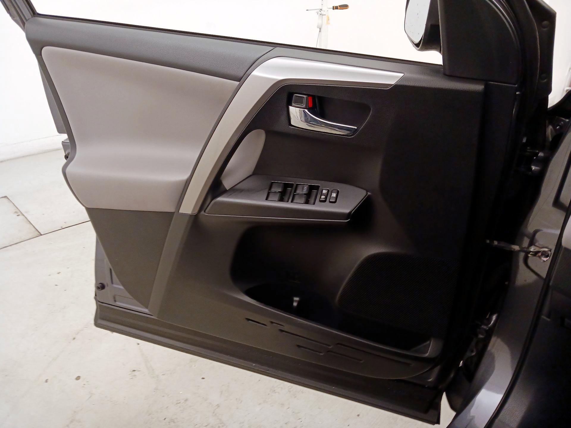 Thumbnail: 2017 Toyota RAV4 - 12