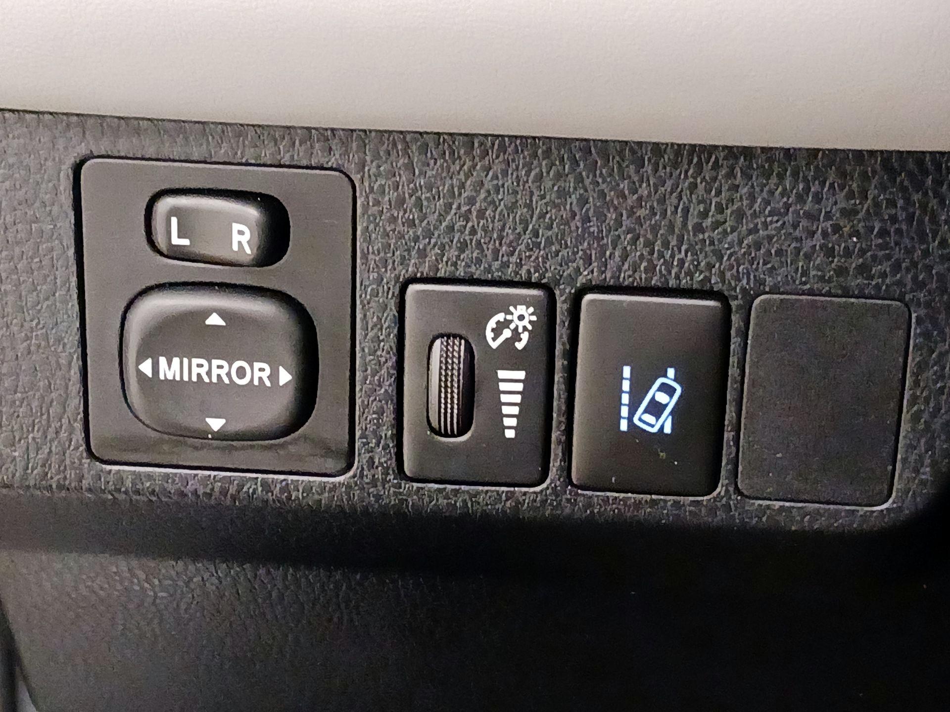 Thumbnail: 2017 Toyota RAV4 - 13