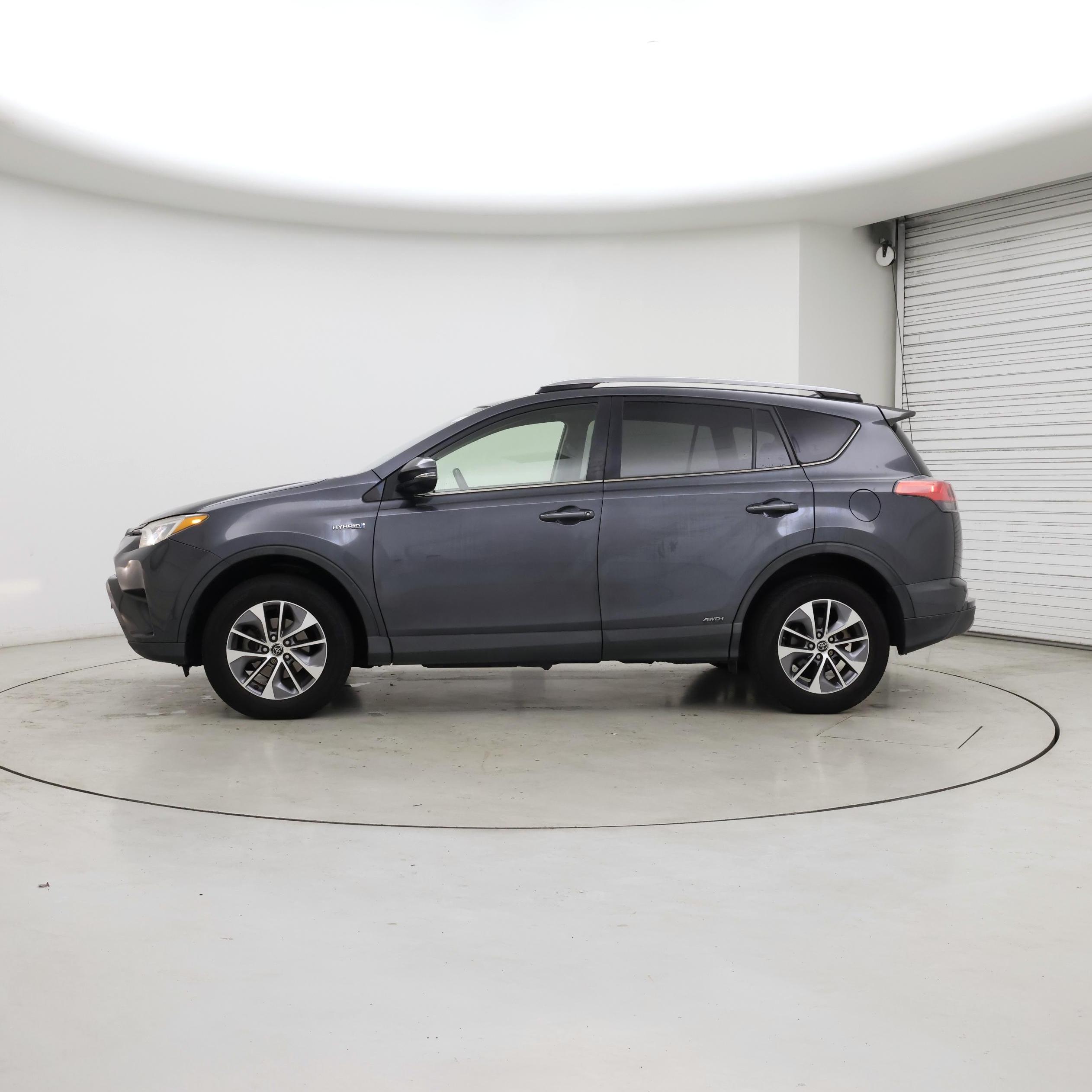 Thumbnail: 2017 Toyota RAV4 - 3