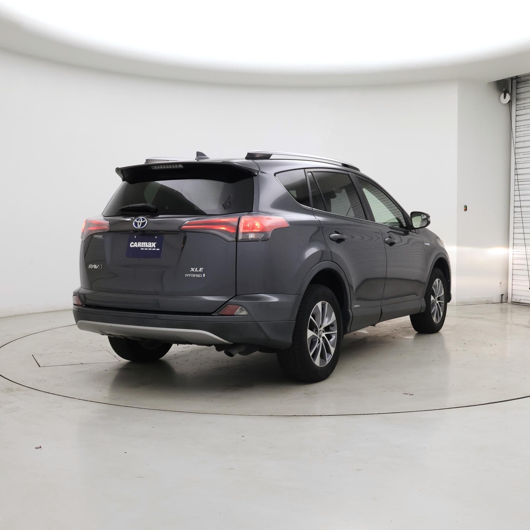 Thumbnail: 2017 Toyota RAV4 - 8