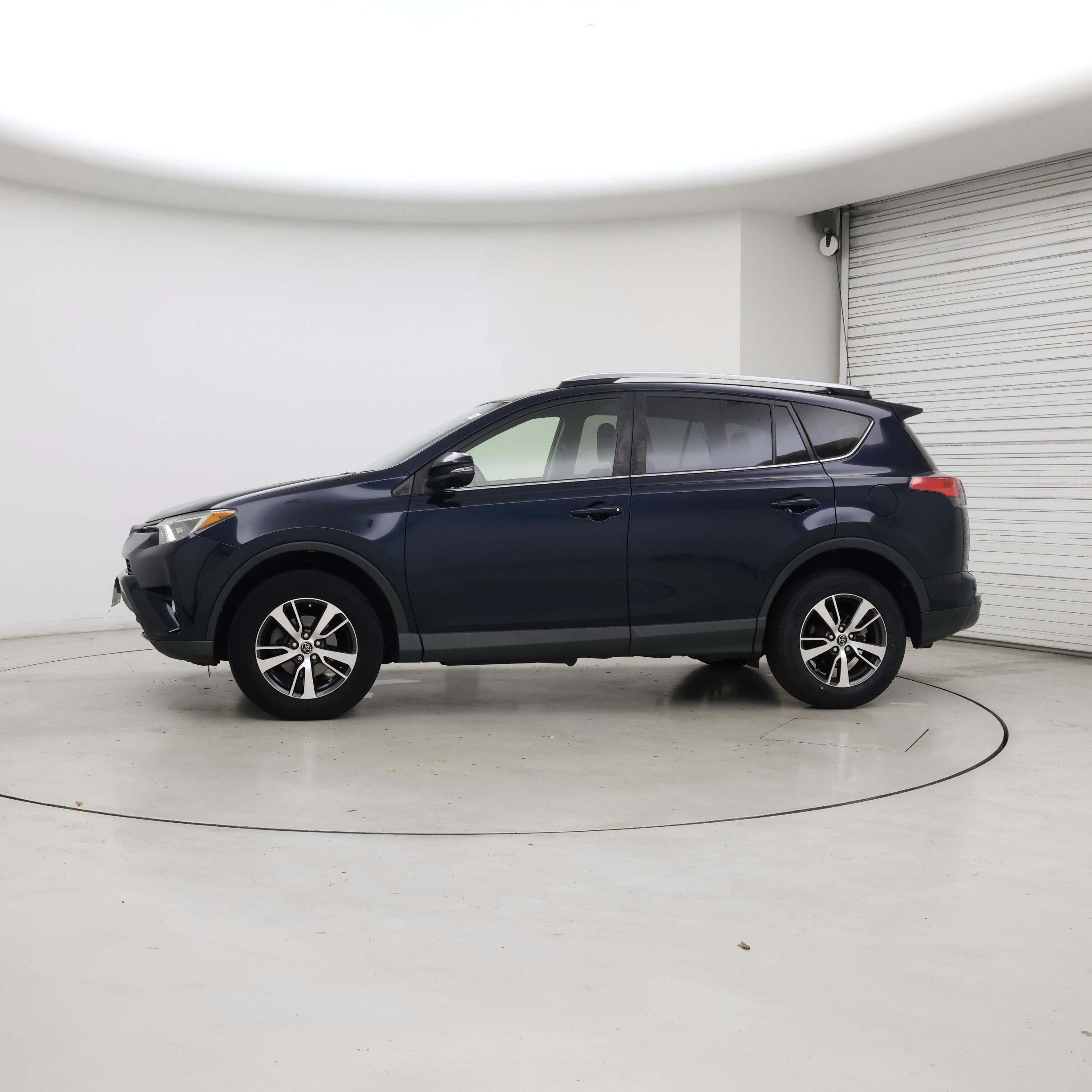 Thumbnail: 2018 Toyota RAV4 - 3