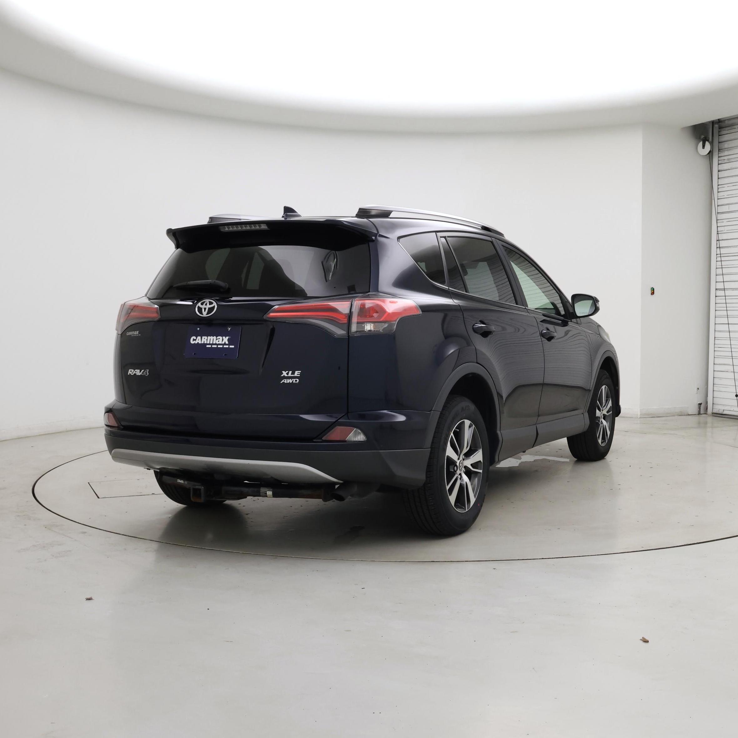 Thumbnail: 2018 Toyota RAV4 - 8