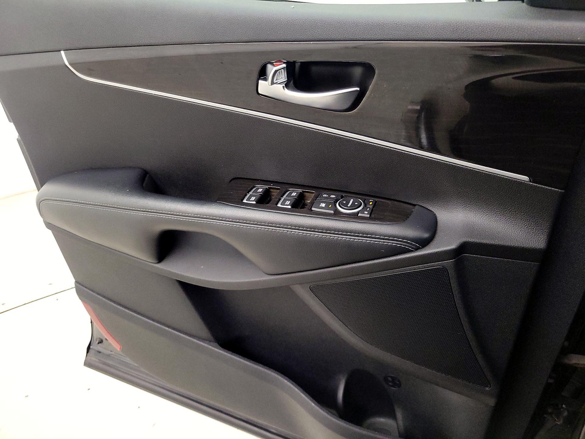 Thumbnail: 2019 Kia Sorento - 12