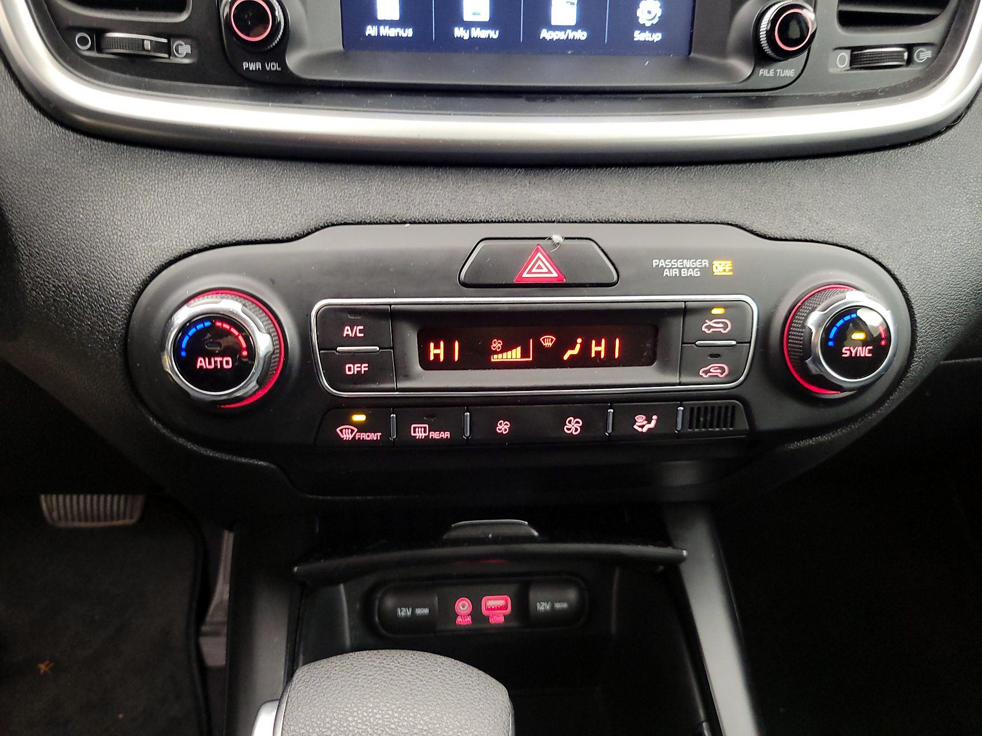 Thumbnail: 2019 Kia Sorento - 16