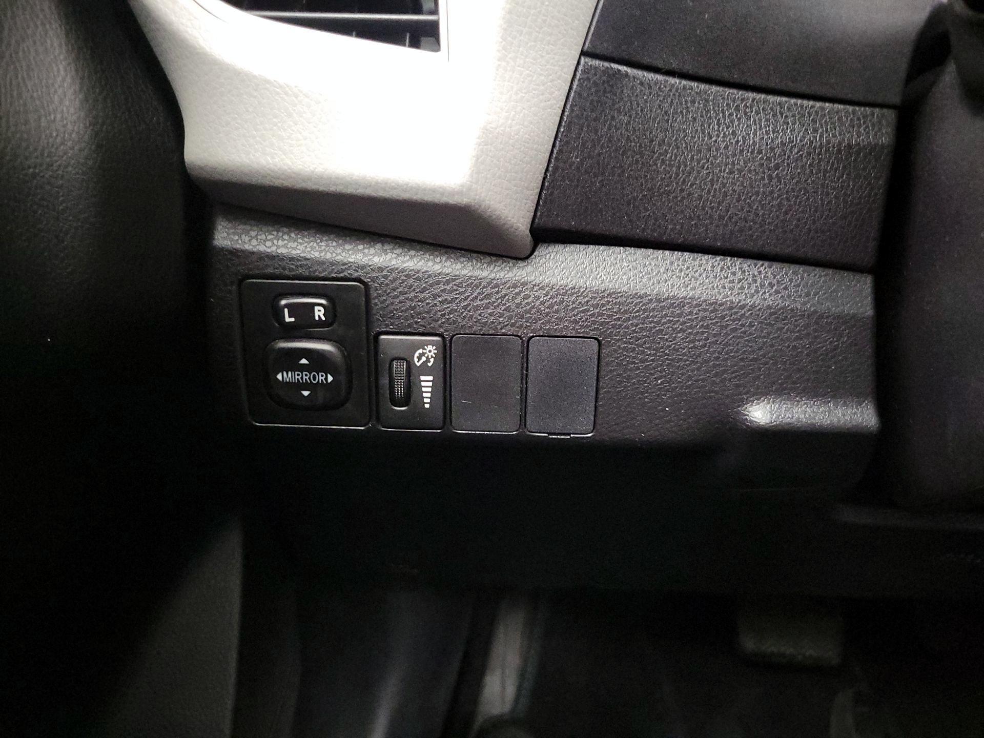 Thumbnail: 2015 Toyota Corolla - 13