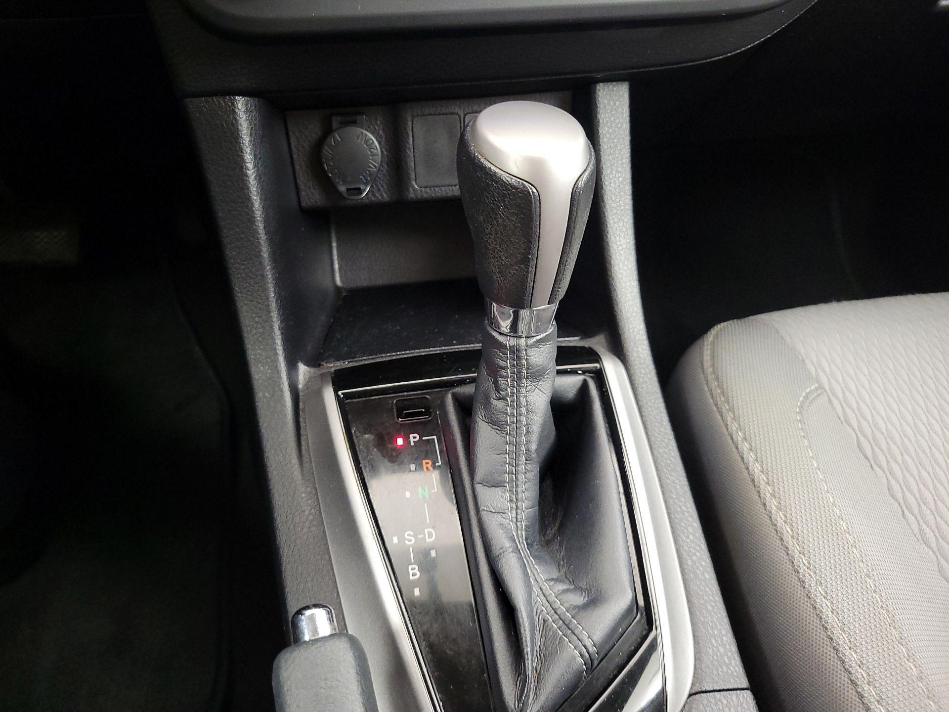 Thumbnail: 2015 Toyota Corolla - 17