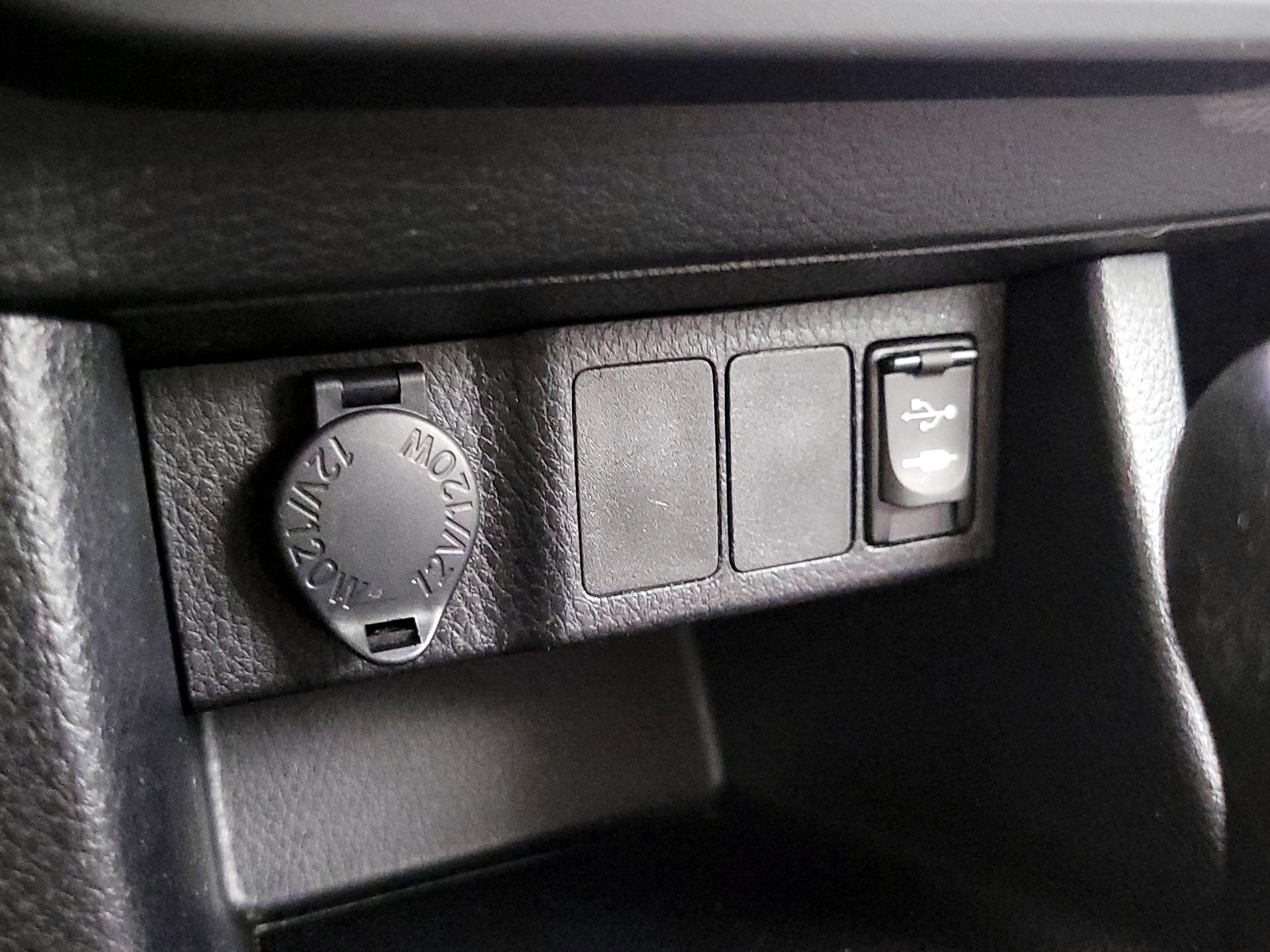 Thumbnail: 2015 Toyota Corolla - 18