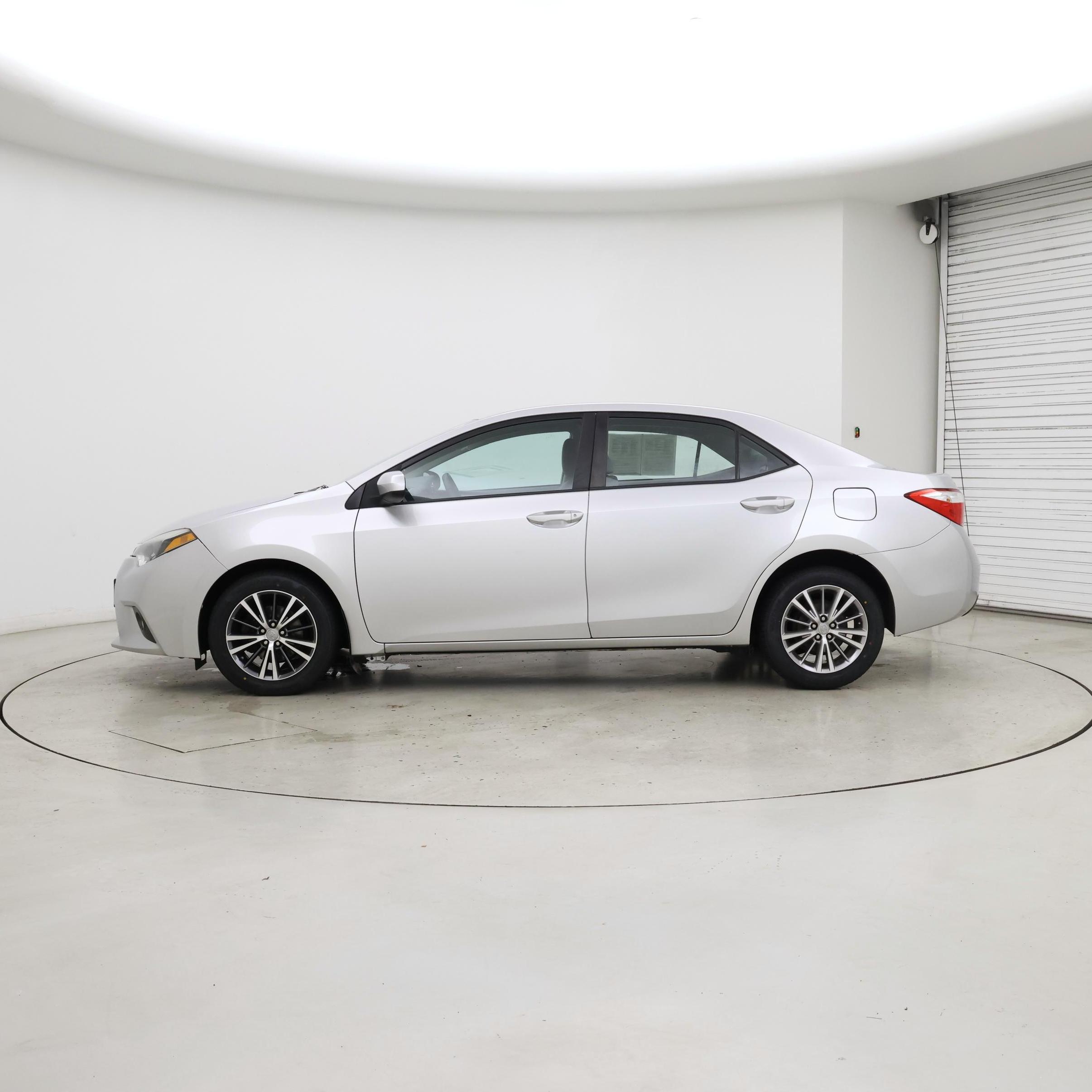 Thumbnail: 2015 Toyota Corolla - 3
